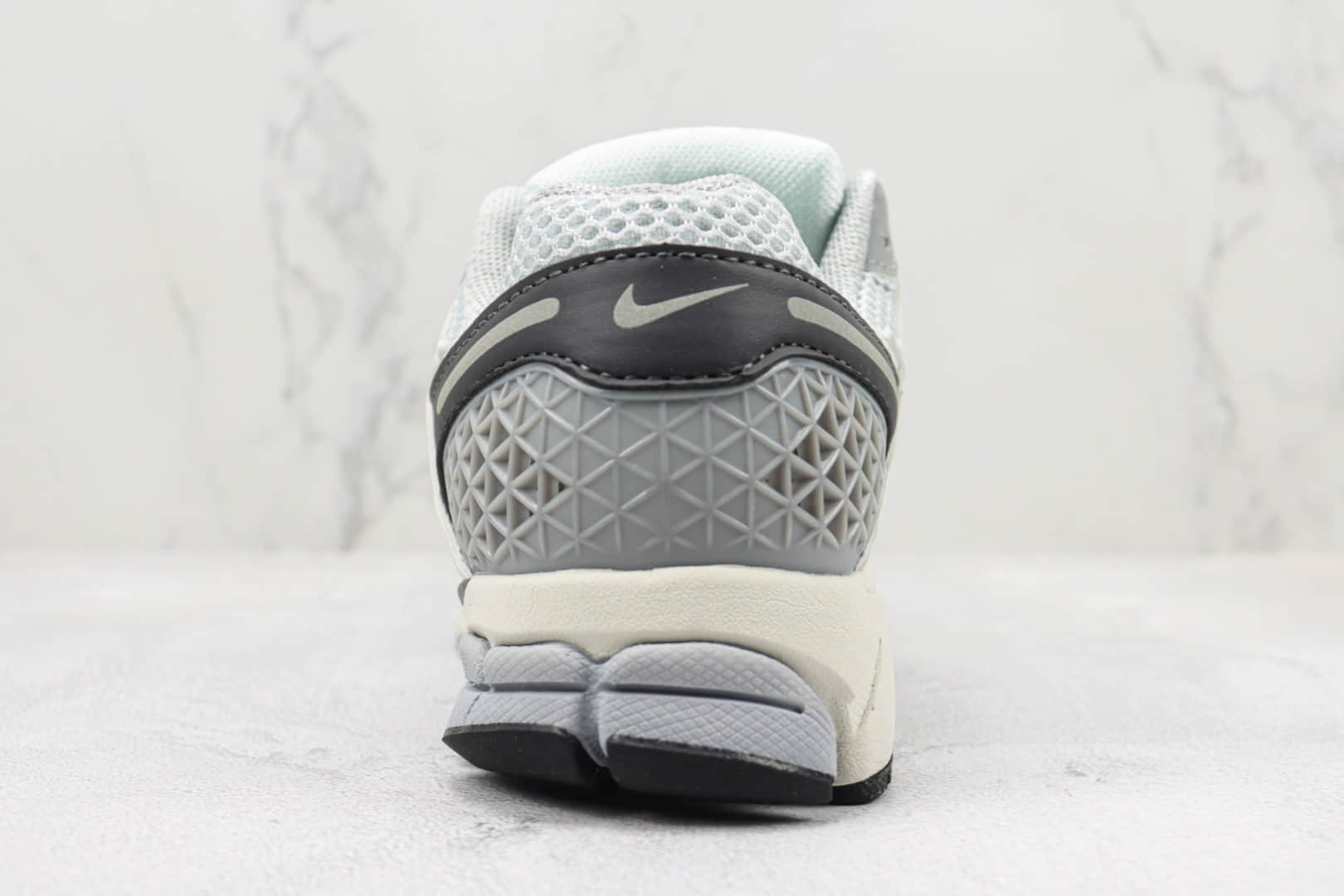 耐克Nike Zoom Vomero 5纯原版本佛莫罗5代灰白色复古慢跑鞋 莆田复刻耐克 货号:FD9919-001