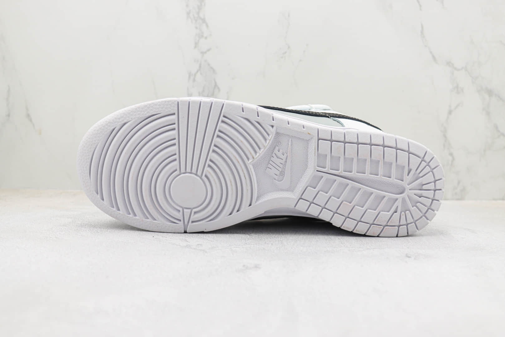 耐克Nike SB Dunk Low纯原版本低帮SB Dunk绑带黑白灰色解构板鞋 莆田天花板Dunk系列 货号：DJ6188-101