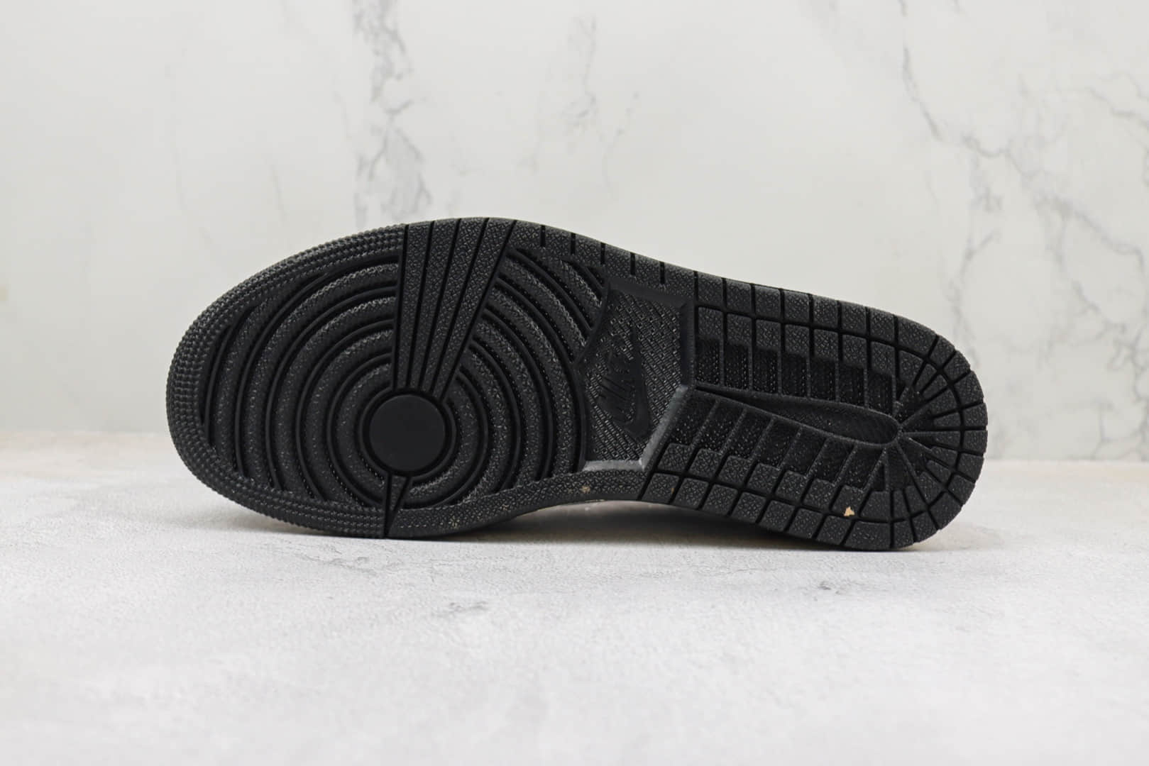 乔丹Air Jordan 1 Low纯原版本低帮AJ1黑白红倒钩板鞋 莆田天花板AJ1系列 货号:CZ0790-107