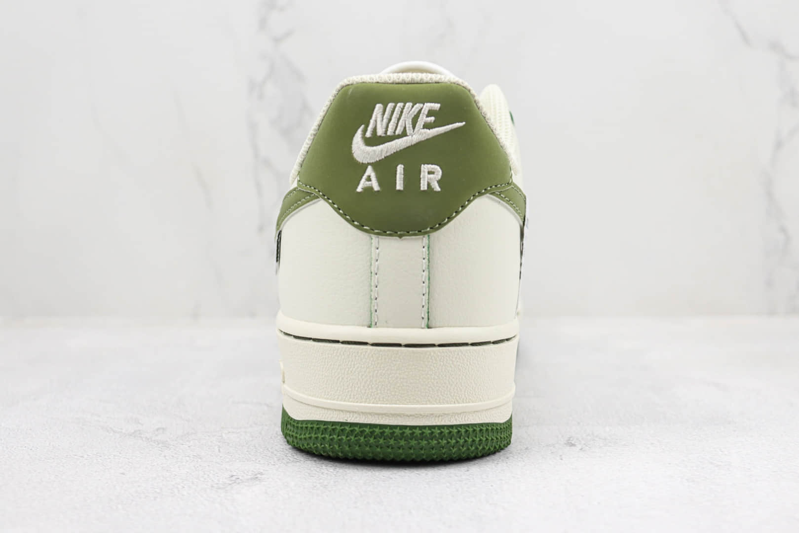 耐克Nike Air Force 1 '07 Low纯原版本低帮空军一号橄榄绿双钩板鞋 莆田耐克货源 货号:FB1839-213