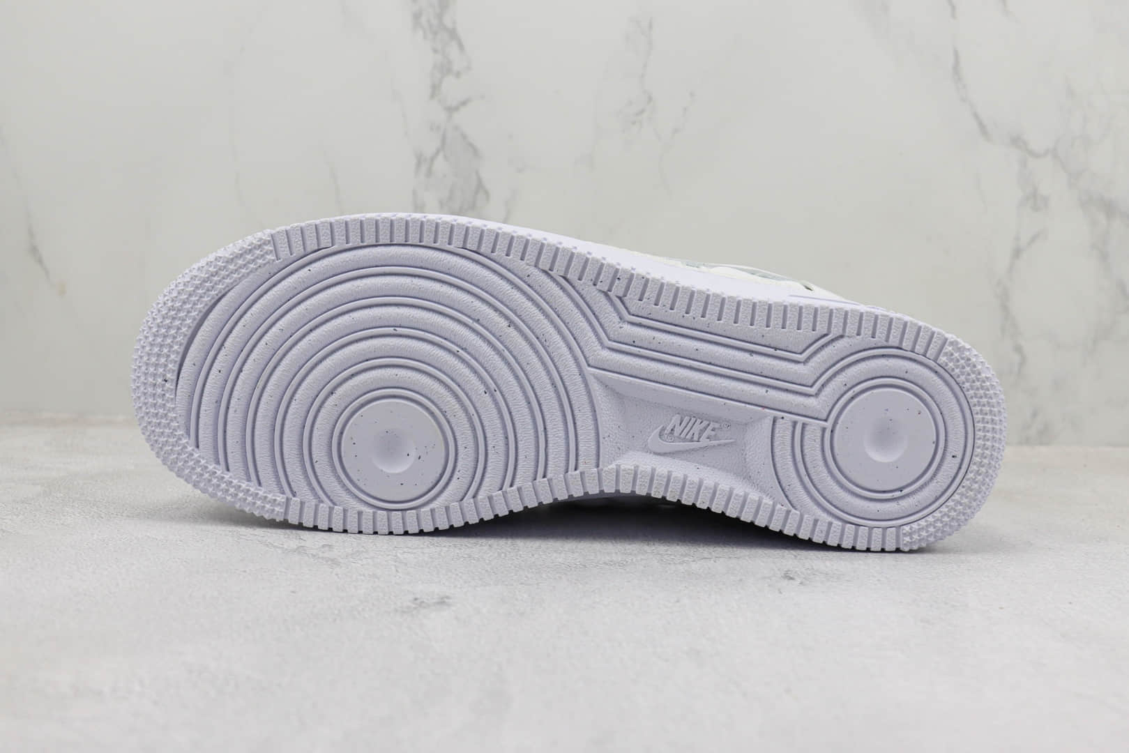 耐克Billie Eilish x Nike Air Force 1 Low纯原版本碧梨联名空军一号低帮白色不规则剪裁板鞋 莆田天花板AF1系列 货号:DZ3674-100
