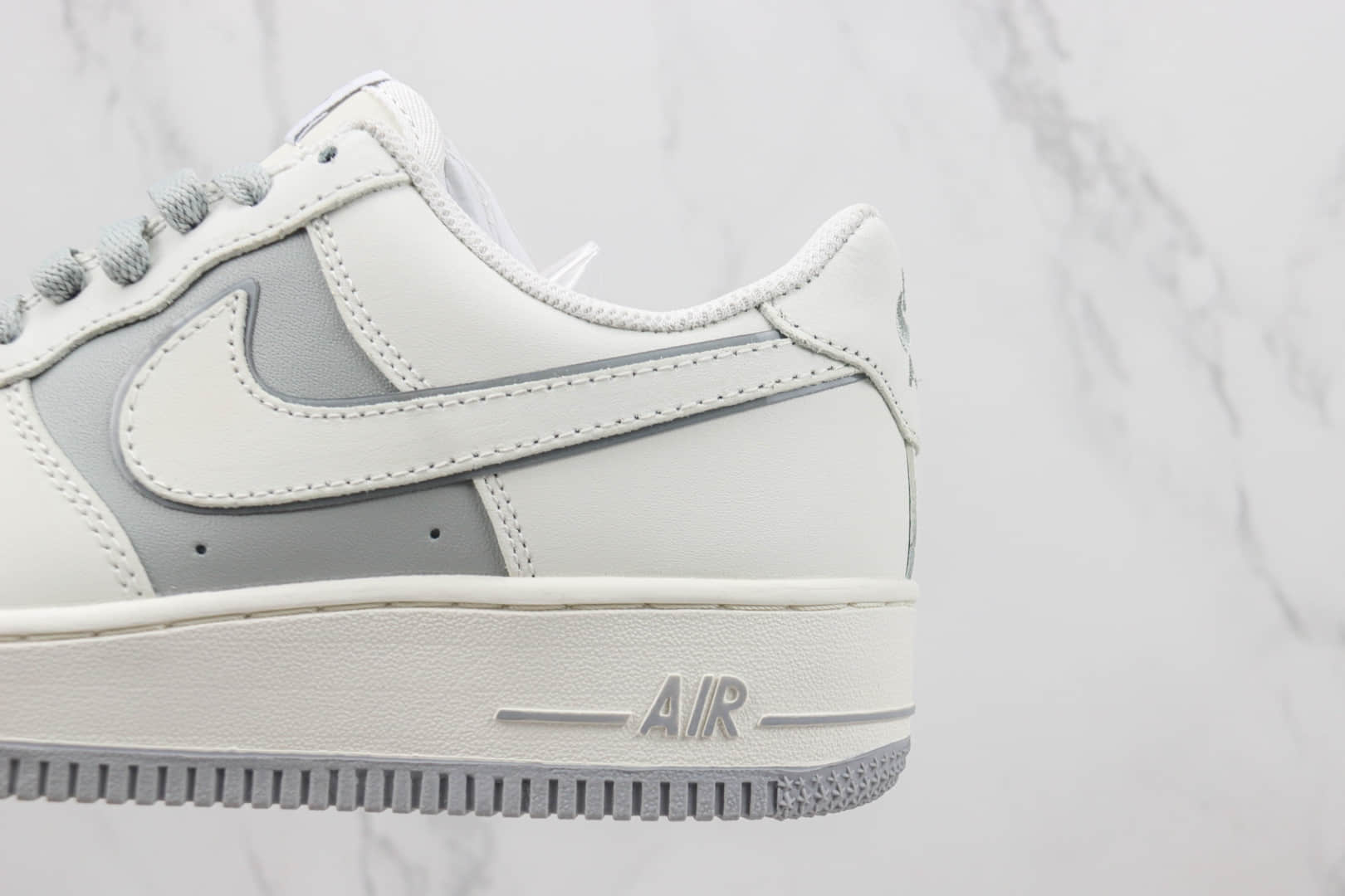 耐克Nike Air Force 1纯原版本空军一号白灰拼接板鞋 莆田复刻耐克 货号:AV0303-726
