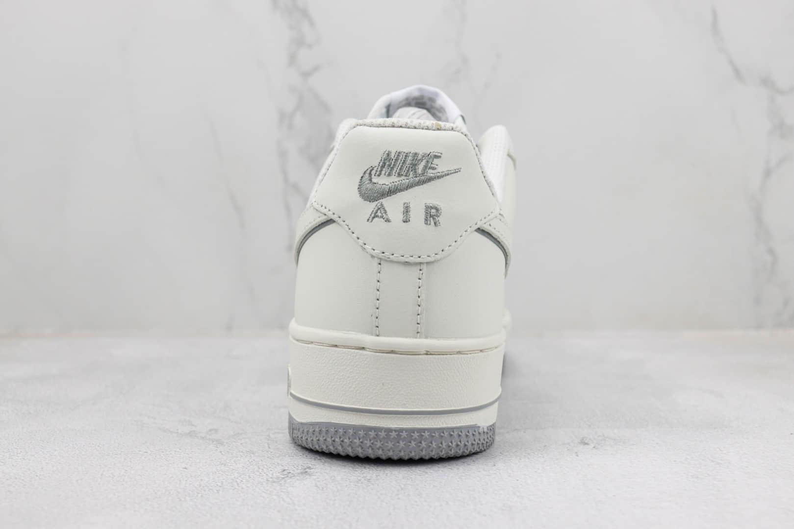 耐克Nike Air Force 1纯原版本空军一号白灰拼接板鞋 莆田复刻耐克 货号:AV0303-726