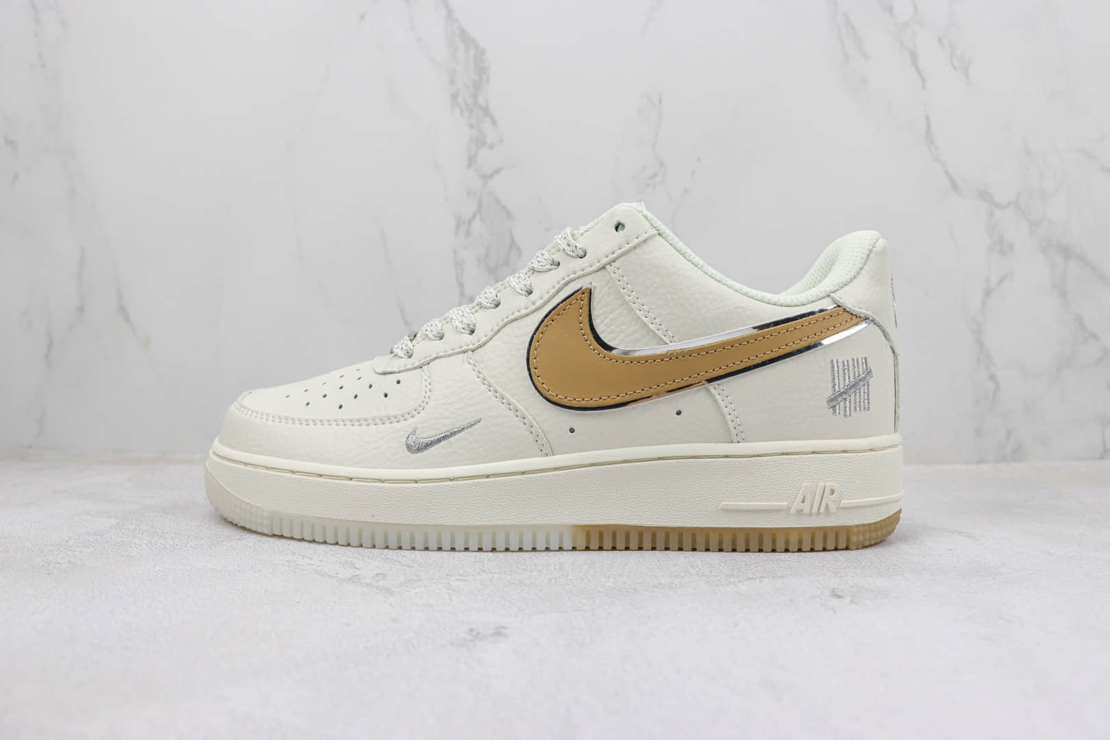 耐克Nike Air Force 1'07 Low纯原版本低帮空军一号UN联名米白拿铁板鞋 莆田天花板AF1系列 货号:BS9055-735