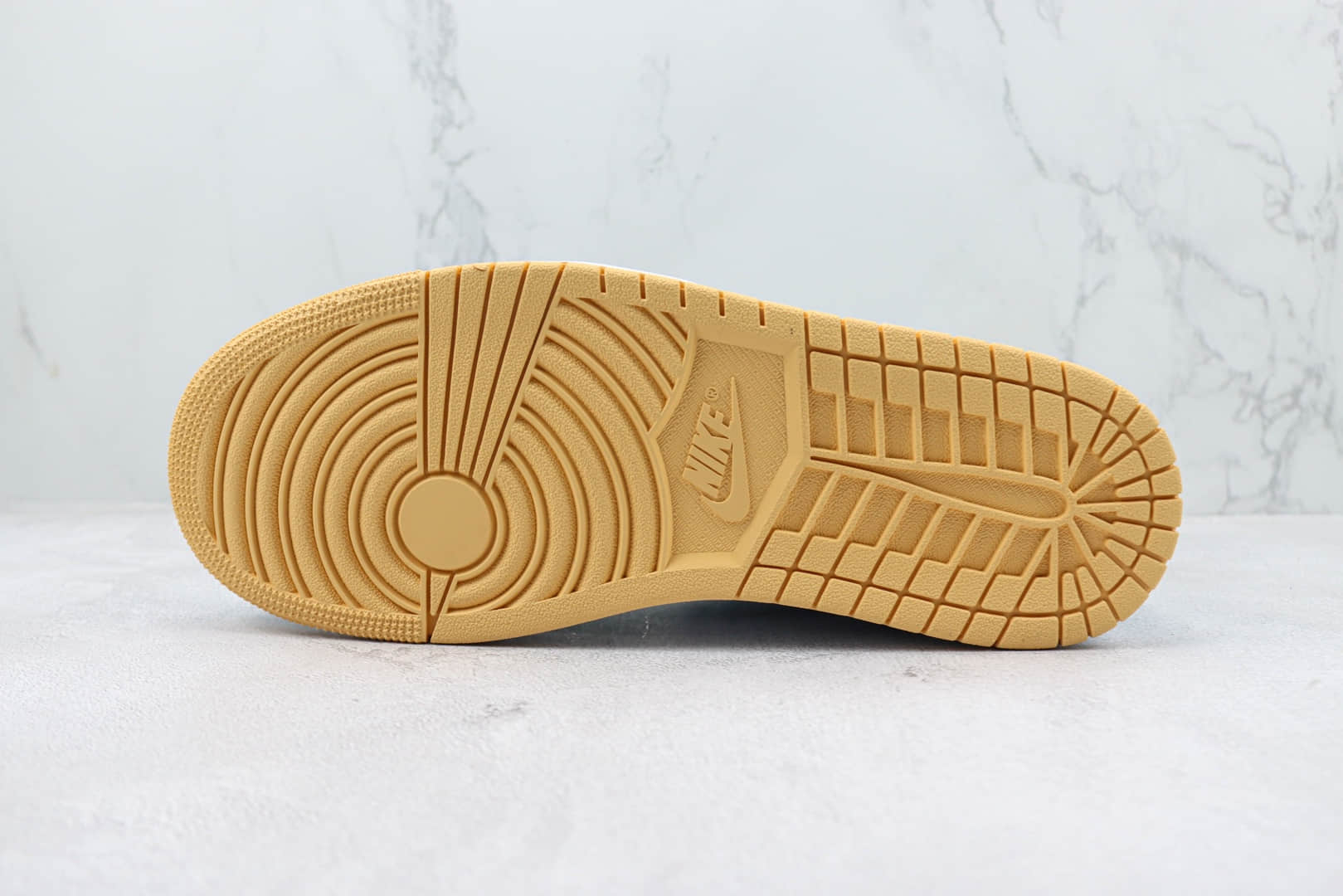 乔丹Air Jordan 1 Mid纯原版本中帮AJ1蓝白色篮球鞋 莆田天花板AJ1系列 货号：DQ8426-400