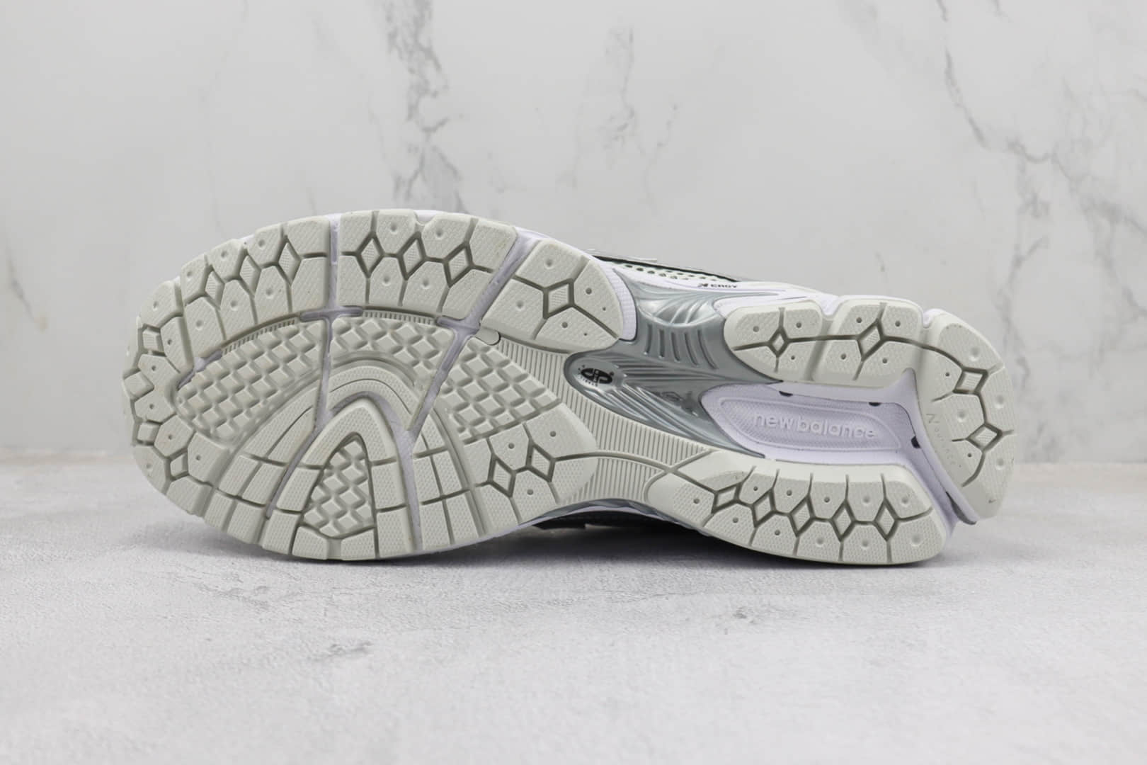 新百伦New Balance M1906纯原版本NB1906银灰色复古老爹鞋 莆田复刻新百伦 货号：M1906RCB