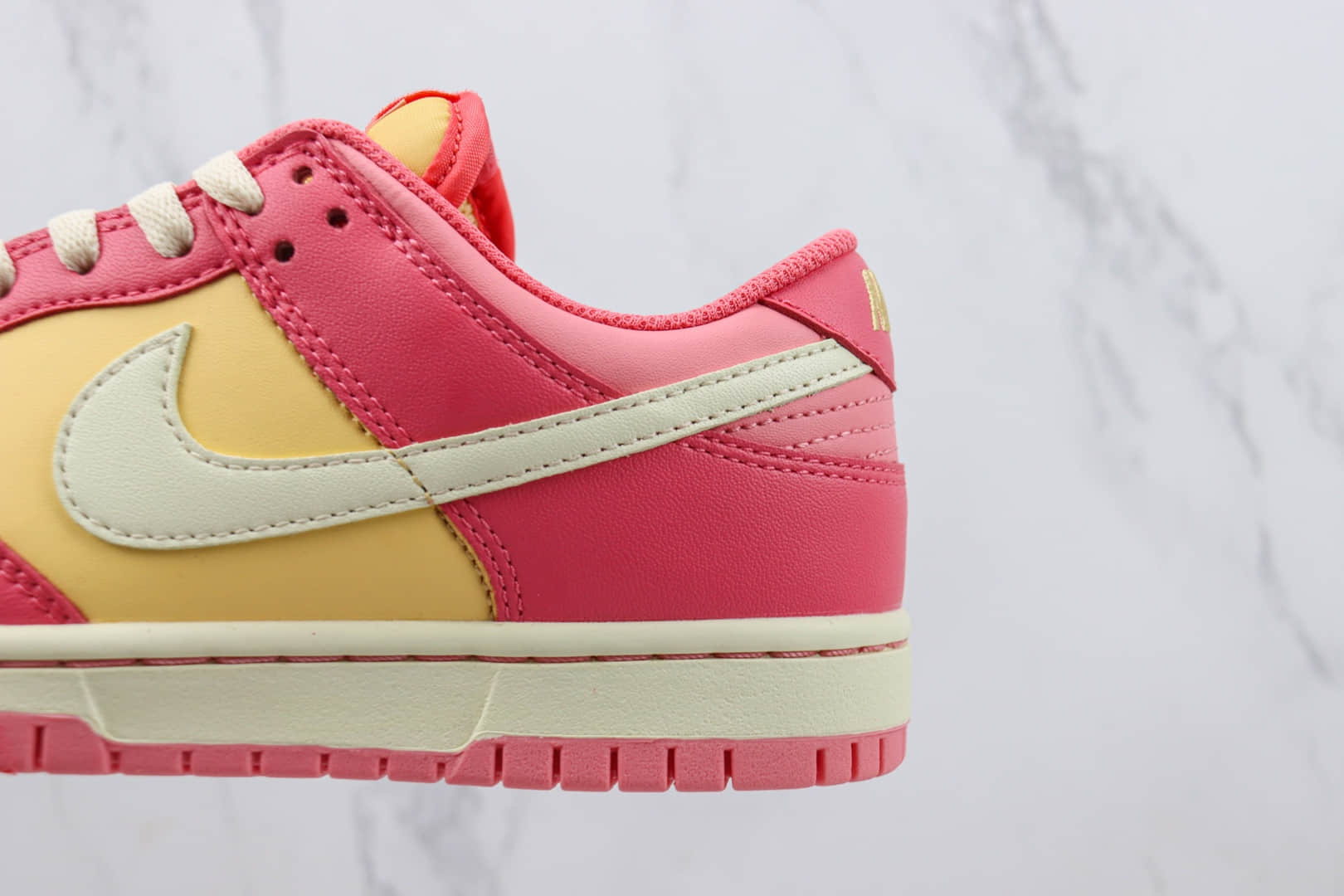耐克Nike Dunk Low纯原版本低帮Dunk黄粉色板鞋 莆田天花板Dunk系列 货号：DH9765-200