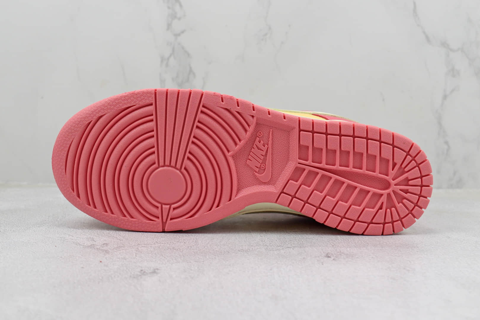 耐克Nike Dunk Low纯原版本低帮Dunk黄粉色板鞋 莆田天花板Dunk系列 货号：DH9765-200