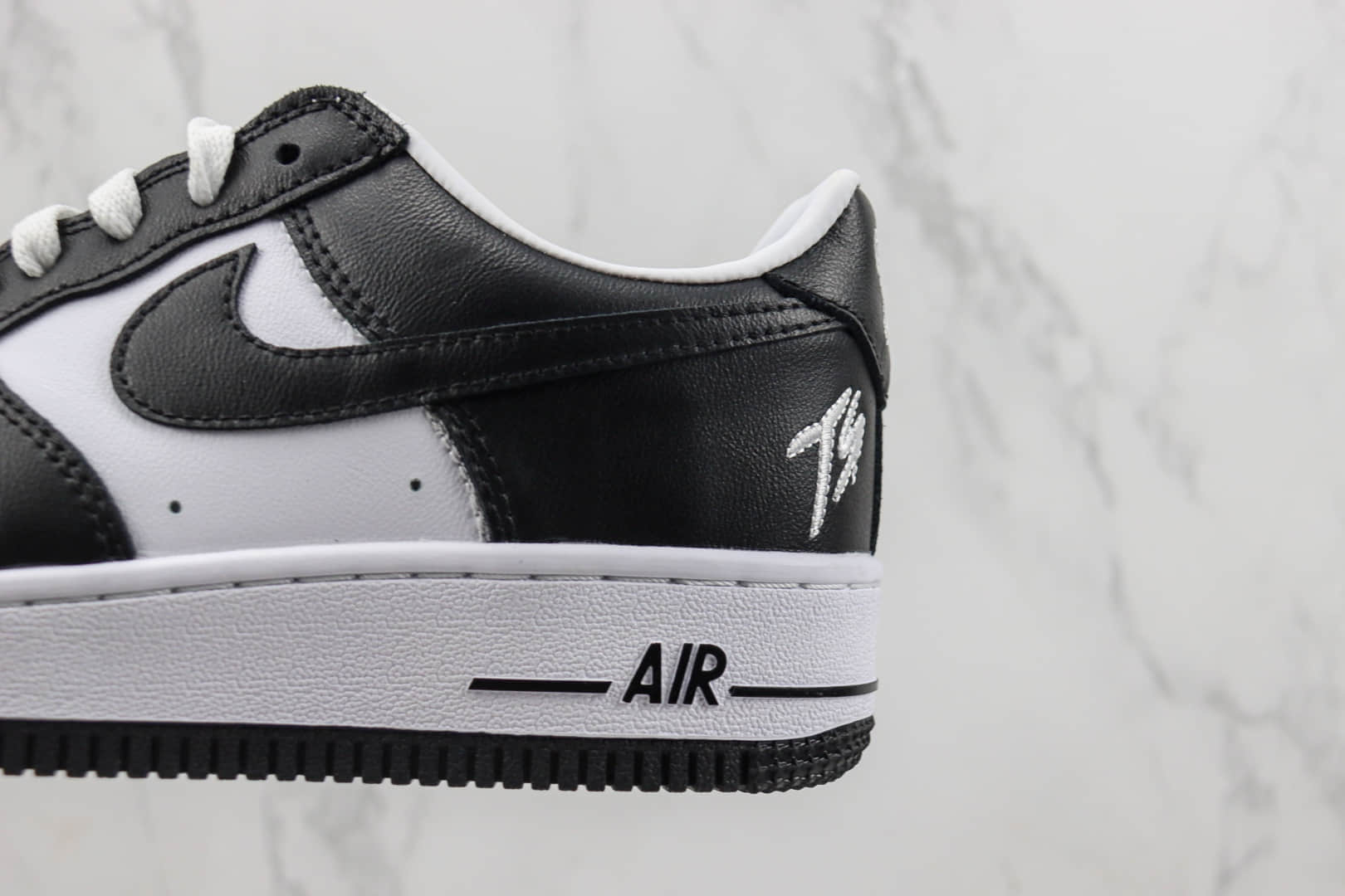 耐克Nike Air Force 1 '07 Low纯原版本低帮空军一号黑白TS刺绣板鞋 莆田耐克货源 货号:FJ5756-100