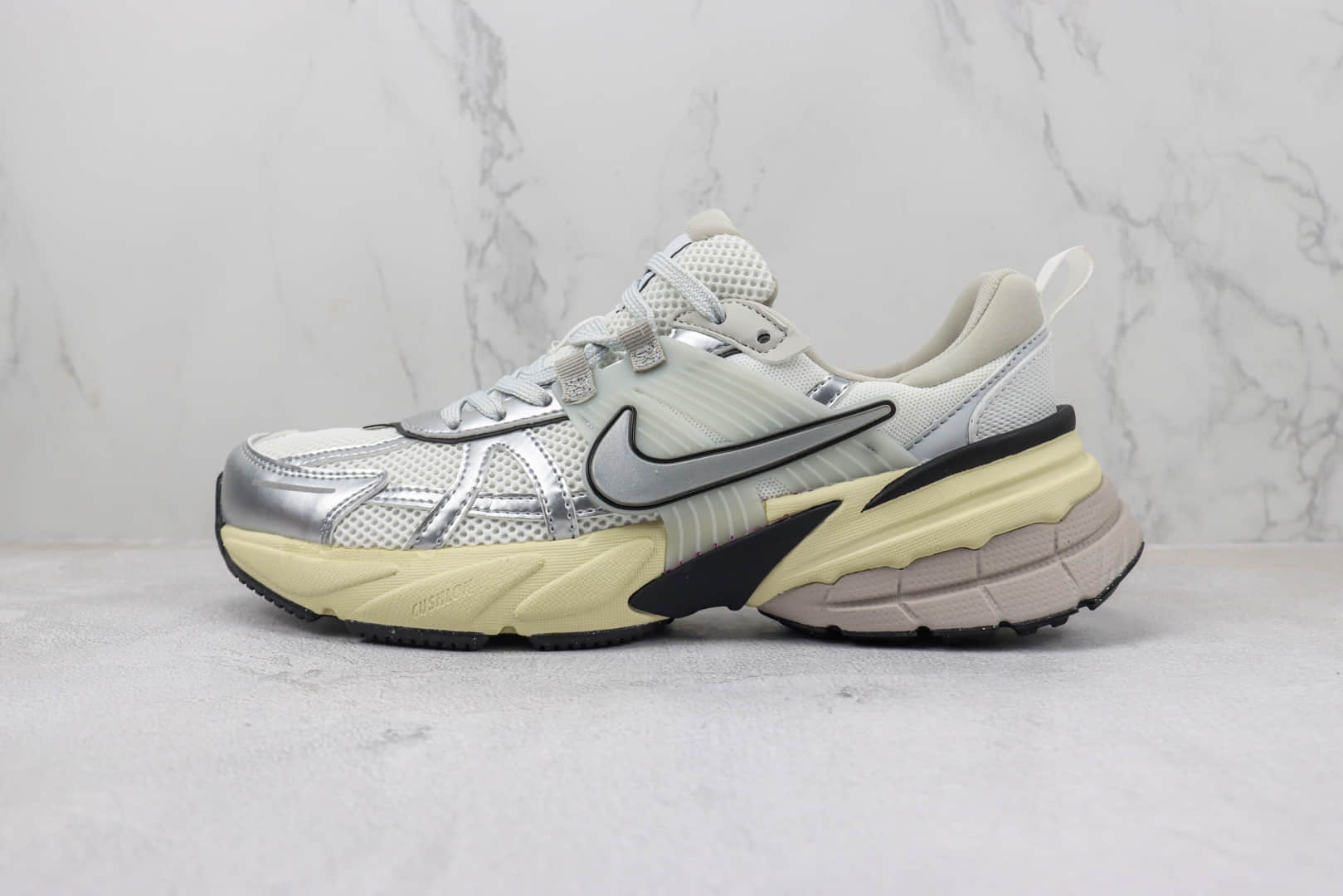 耐克Nike V2K Runtekk 3XL纯原版本银色复古跑鞋 莆田耐克代理 货号:FD0736-100