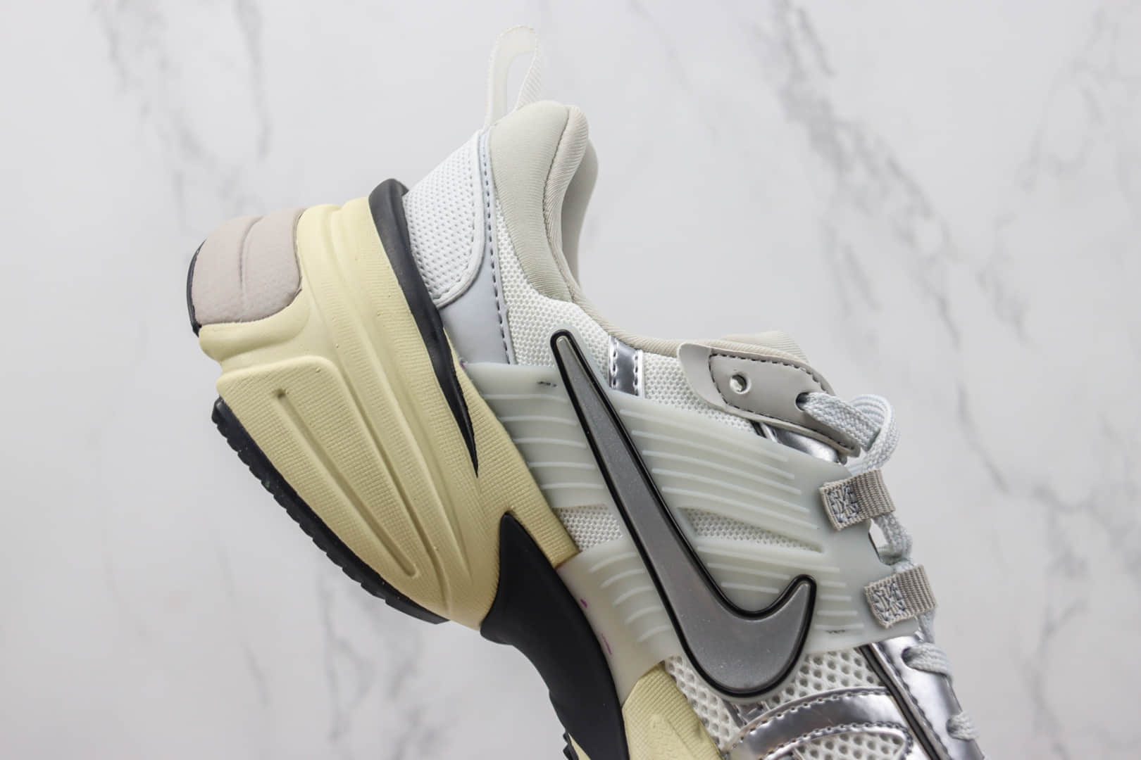 耐克Nike V2K Runtekk 3XL纯原版本银色复古跑鞋 莆田耐克代理 货号:FD0736-100