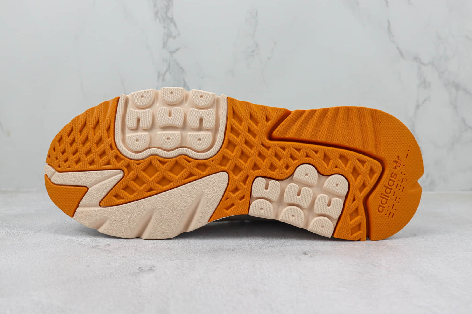 阿迪达斯adidas IVP Nite Jogger纯原版本碧昂丝联名夜行者灰桔粉色爆米花跑鞋 莆田复刻阿迪达斯 货号:ID5101