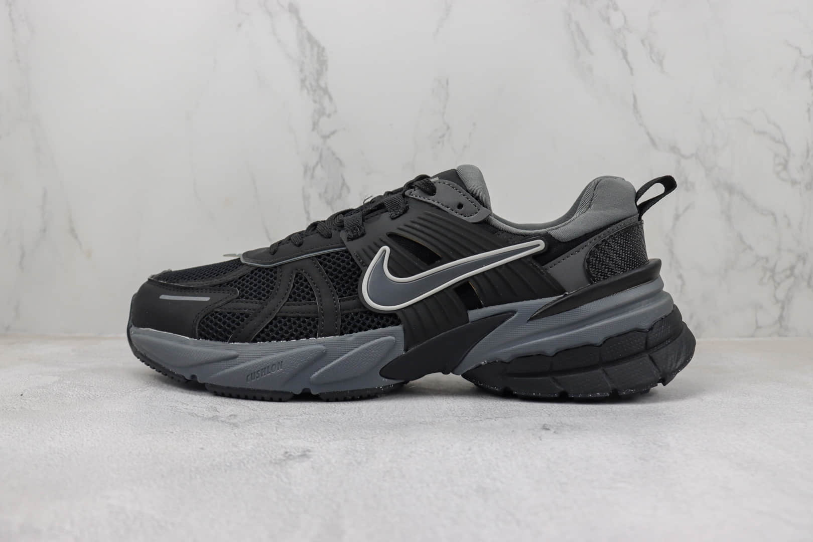 耐克Nike V2K Runtekk 3XL纯原版本V2K黑灰色复古跑鞋 莆田耐克工厂 货号：FD0736-102