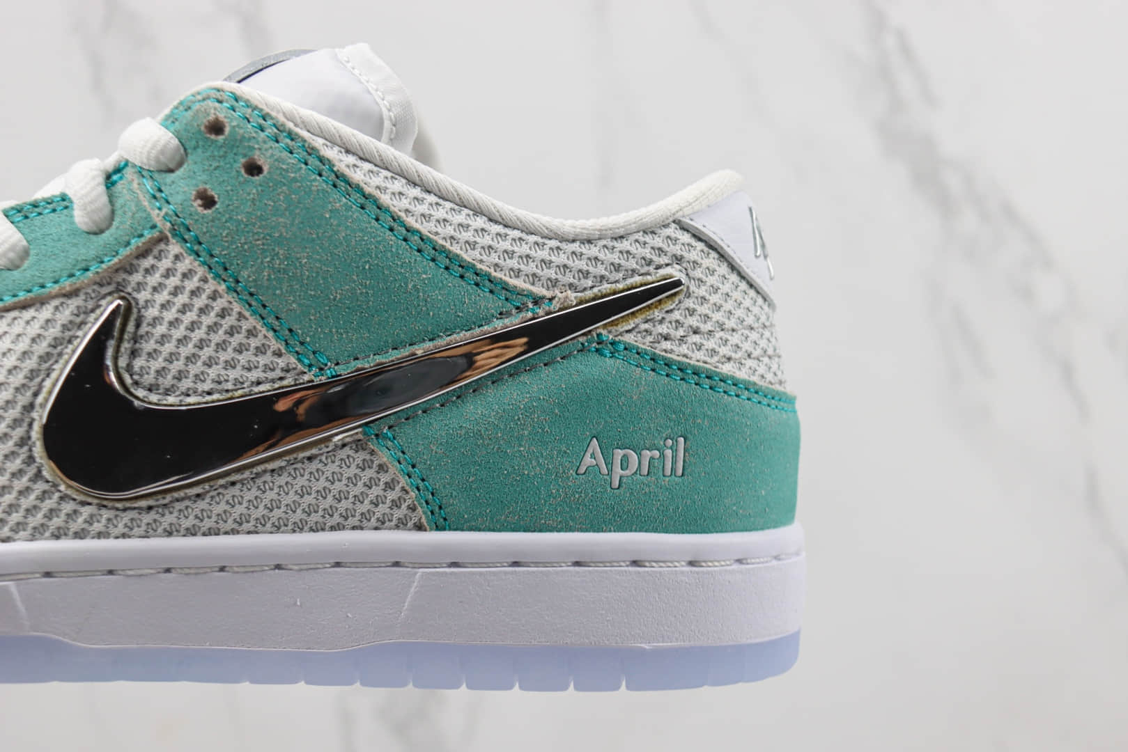 耐克Nike SB Dunk Low纯原版本低帮SB Dunk冰封玫瑰休闲板鞋 莆田复刻耐克 货号:FD2562-400