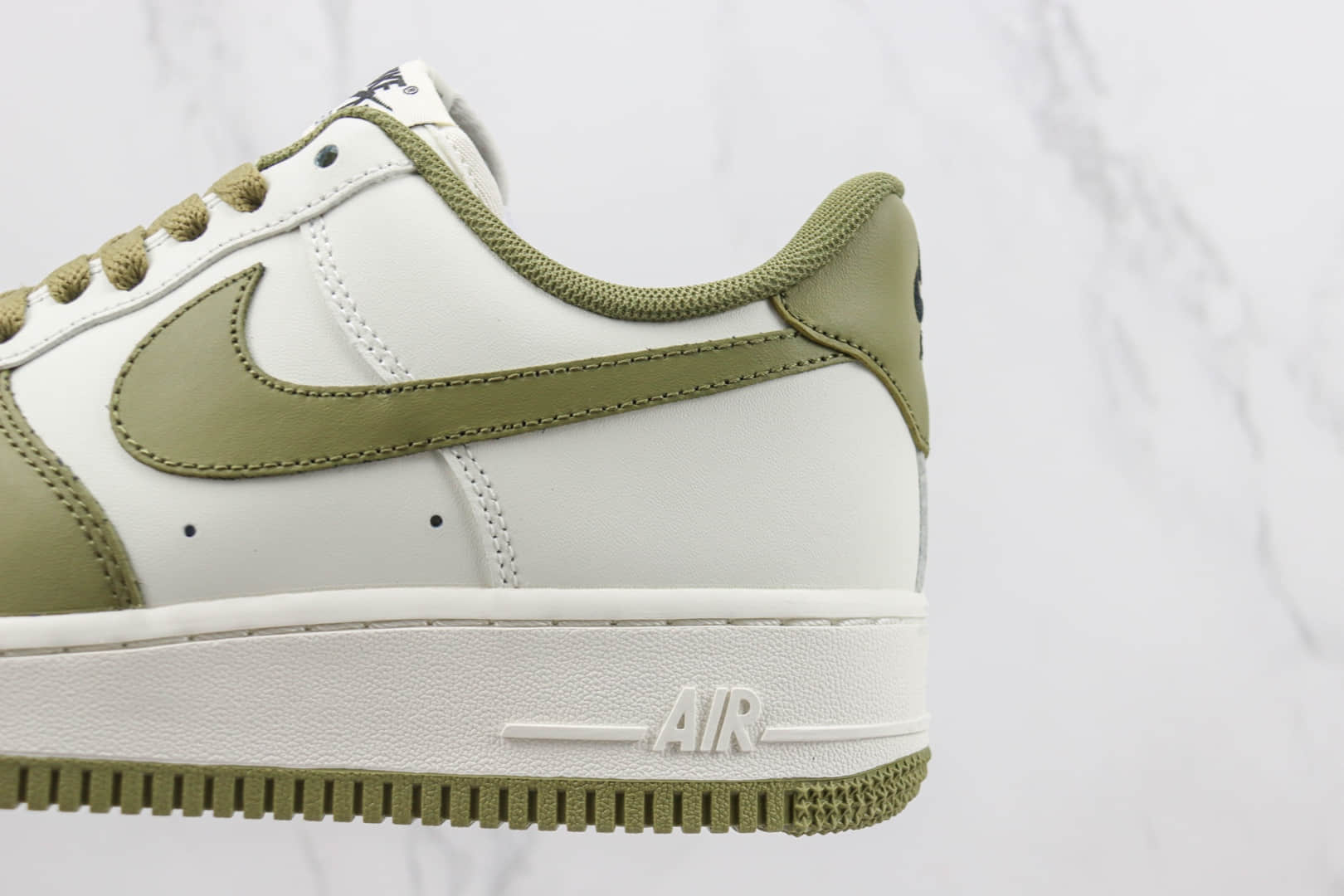 耐克Nike Air Force 1 '07 Low纯原版本空军一号低帮AF1米白橄榄绿板鞋 莆田耐克货源 货号：DD7798-176