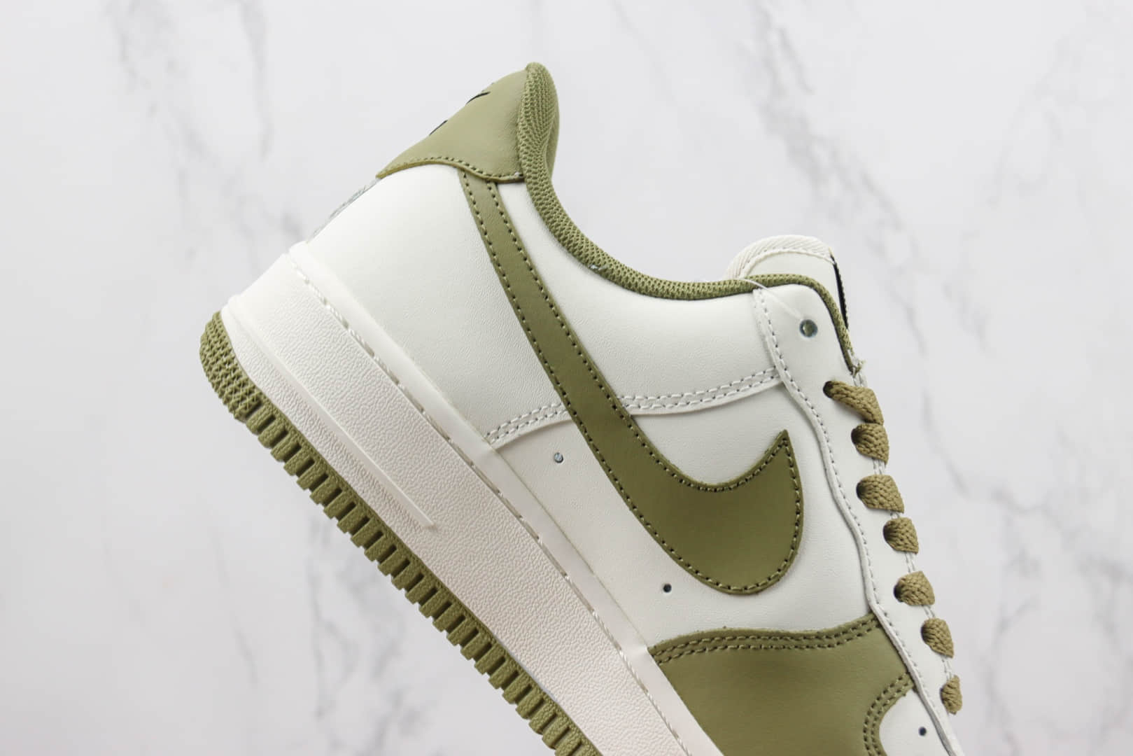 耐克Nike Air Force 1 '07 Low纯原版本空军一号低帮AF1米白橄榄绿板鞋 莆田耐克货源 货号：DD7798-176