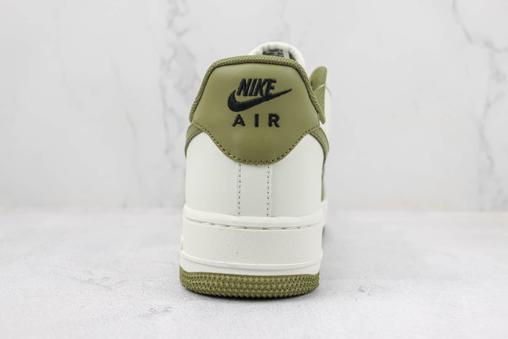 耐克Nike Air Force 1 '07 Low纯原版本空军一号低帮AF1米白橄榄绿板鞋 莆田耐克货源 货号：DD7798-176