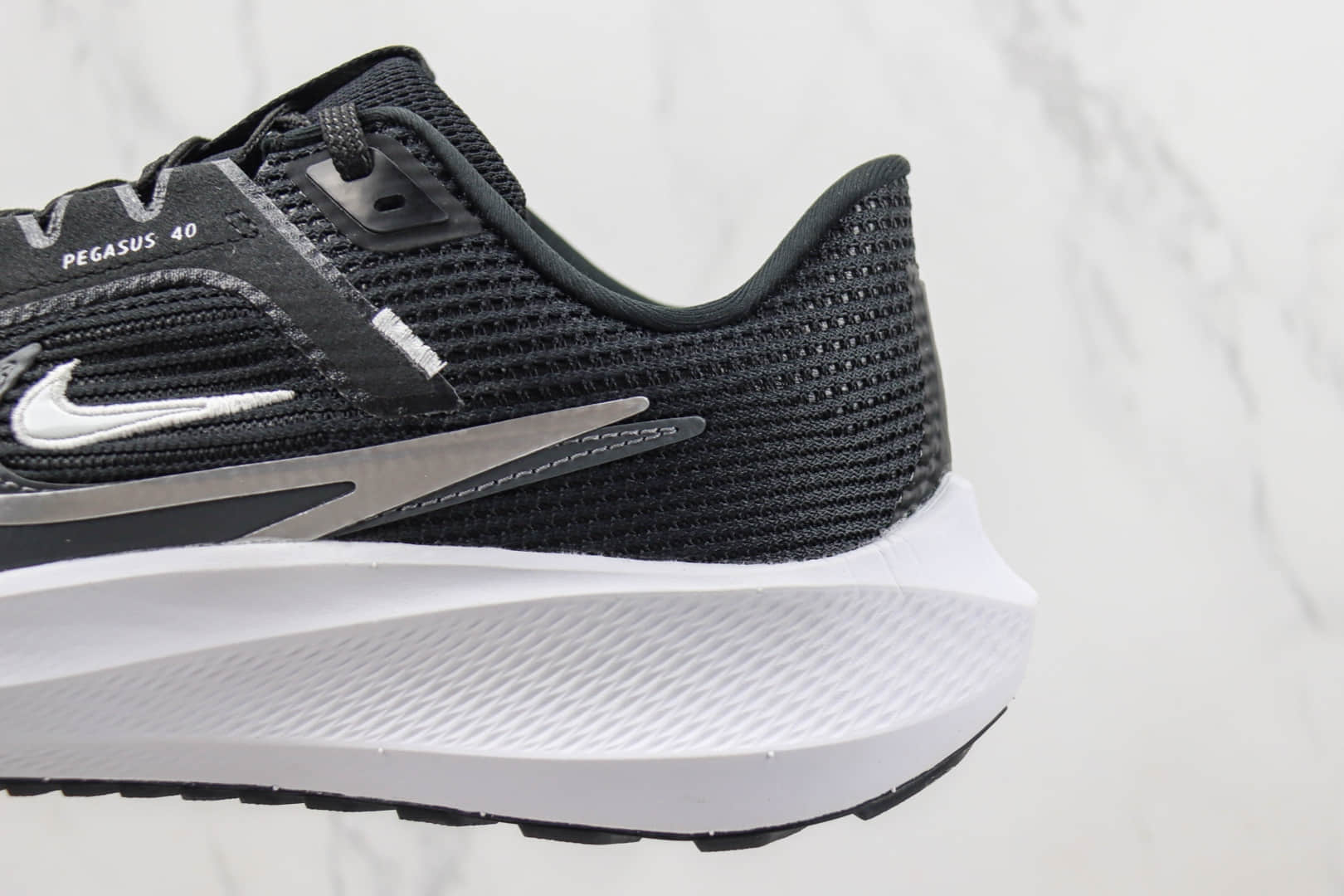 耐克Nike Air Zoom Pegasus 40纯原版本飞马40代黑白色跑鞋 莆田耐克工厂 货号:FB7179-001
