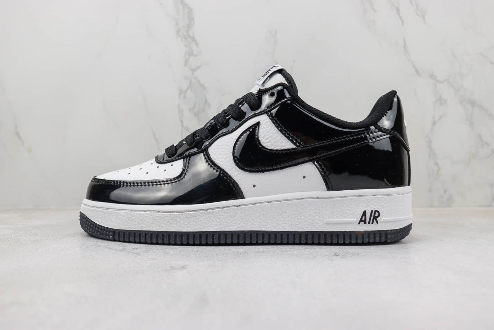 耐克Nike Air Force 1 Low纯原版本空军一号低帮AF1黑白漆皮 莆田耐克货源 货号：HP3658-588