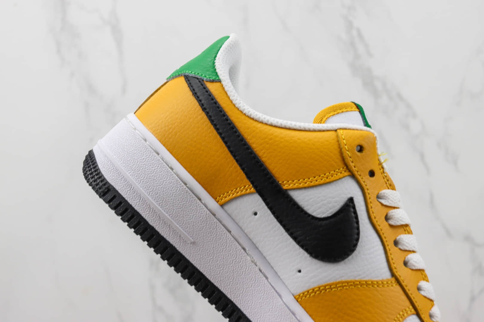 耐克Nike Air Force 1 Low纯原版本空军一号低帮AF1白黄黑勾板鞋 莆田耐克工厂 货号:FN8008-700