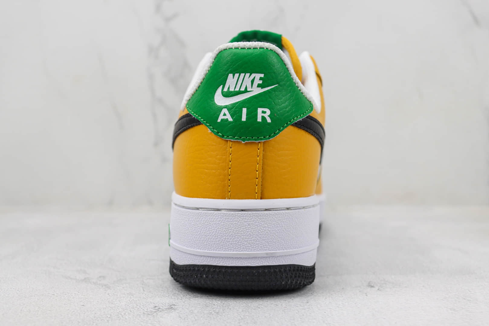 耐克Nike Air Force 1 Low纯原版本空军一号低帮AF1白黄黑勾板鞋 莆田耐克工厂 货号:FN8008-700