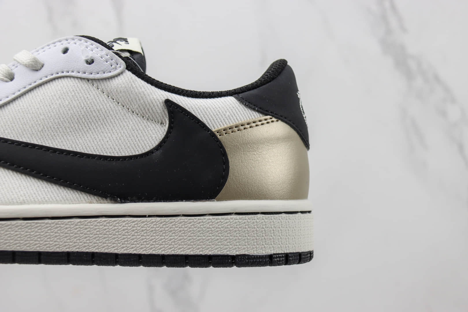 乔丹Travis Scott x Air Jordan 1纯原版本低帮AJ1联名TS倒钩米黄黑勾定制色篮球鞋 莆田复刻鞋货源 货号：DM7866-814