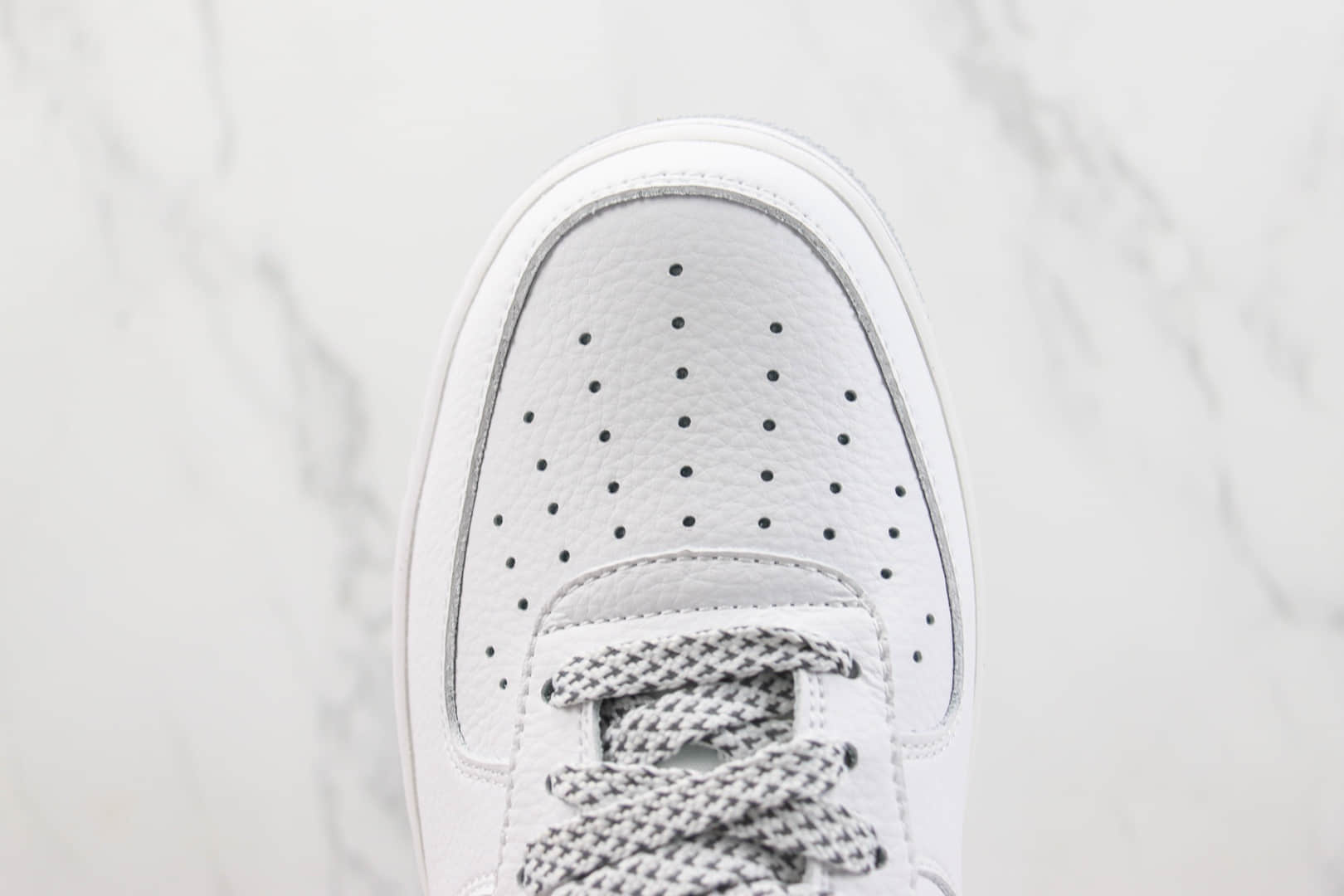 耐克Nike Air Force 1 Low纯原版本空军一号低帮AF1白灰色英文印花3M反光板鞋 莆田耐克工厂 货号：LO1718-051