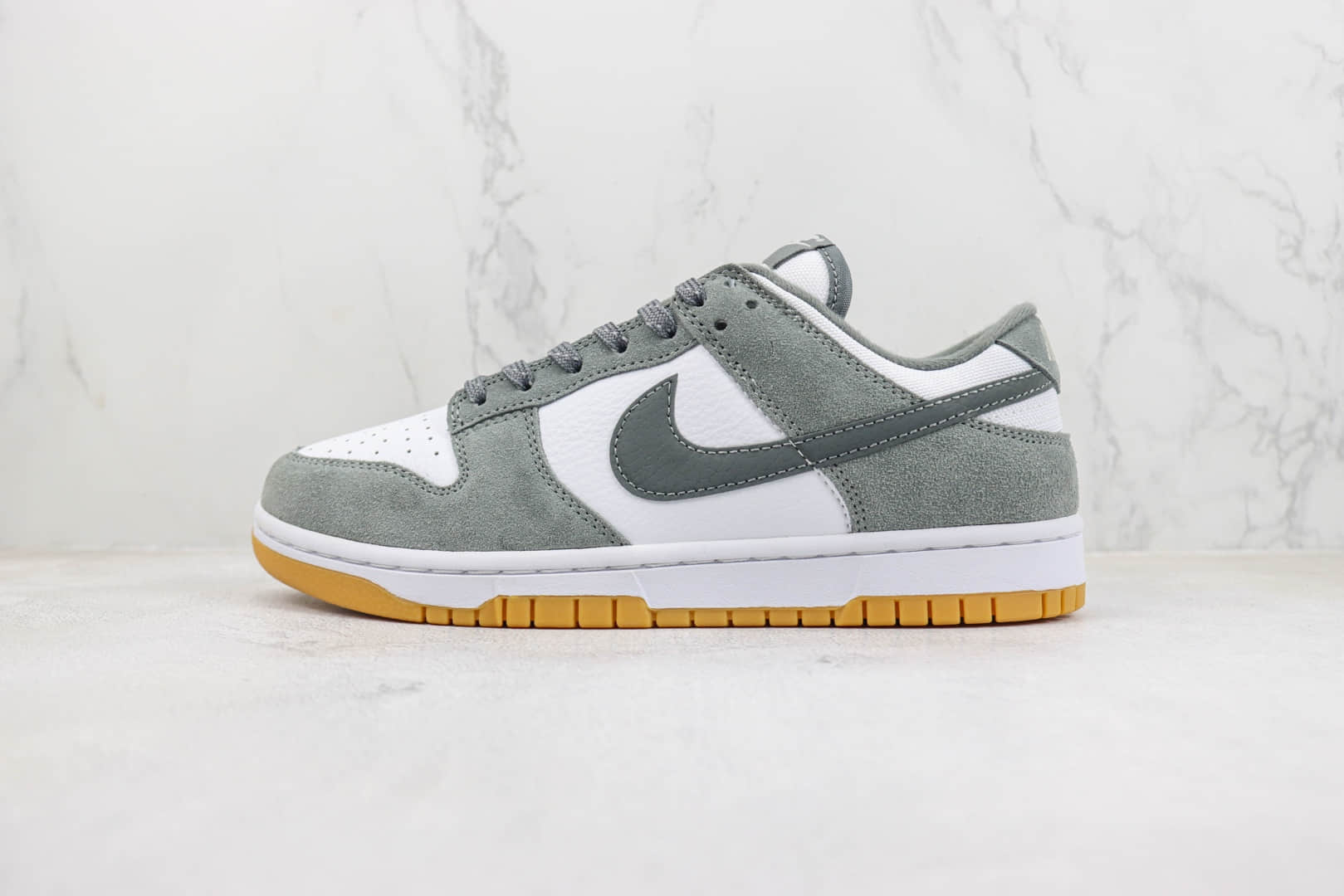 耐克Nike SB Dunk Low纯原版本低帮SB Dunk白灰麂皮板鞋 莆田耐克货源 货号:FV0389-100