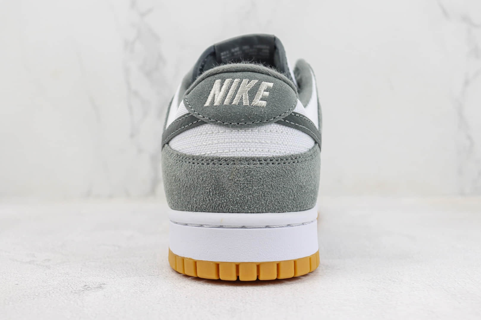 耐克Nike SB Dunk Low纯原版本低帮SB Dunk白灰麂皮板鞋 莆田耐克货源 货号:FV0389-100