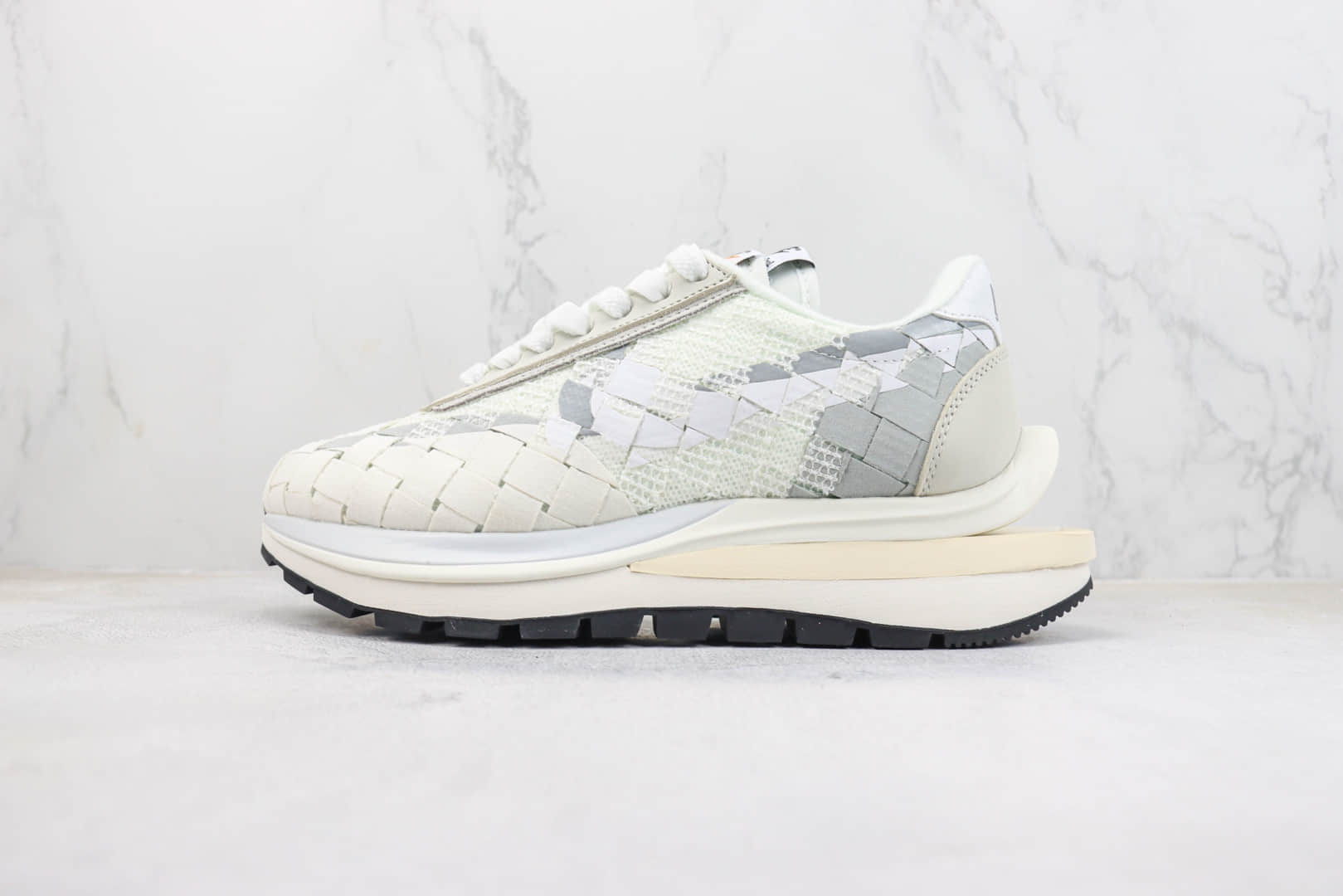 耐克Sacai x Nike Waffe Woven“White”纯原版本Sacai联名白灰棋盘格编织解构华夫鞋 莆田耐克货源 货号：DR5209-100