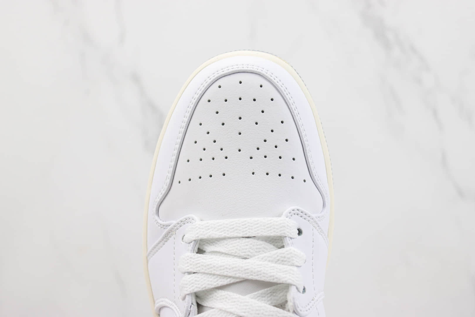 乔丹Air Jordan 1 Mid纯原版本中帮AJ1白灰色篮球鞋 莆田AJ货源 货号:554724-135