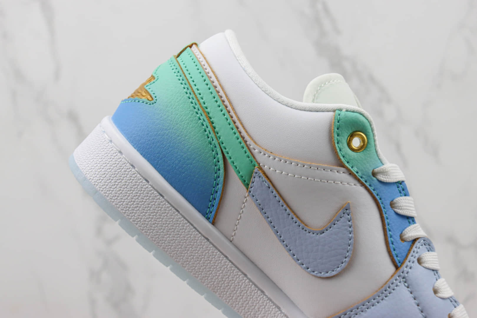 乔丹Air Jordan 1 Low纯原版本低帮AJ1蓝绿渐变板鞋 莆田AJ货源 货号：FN8899-131