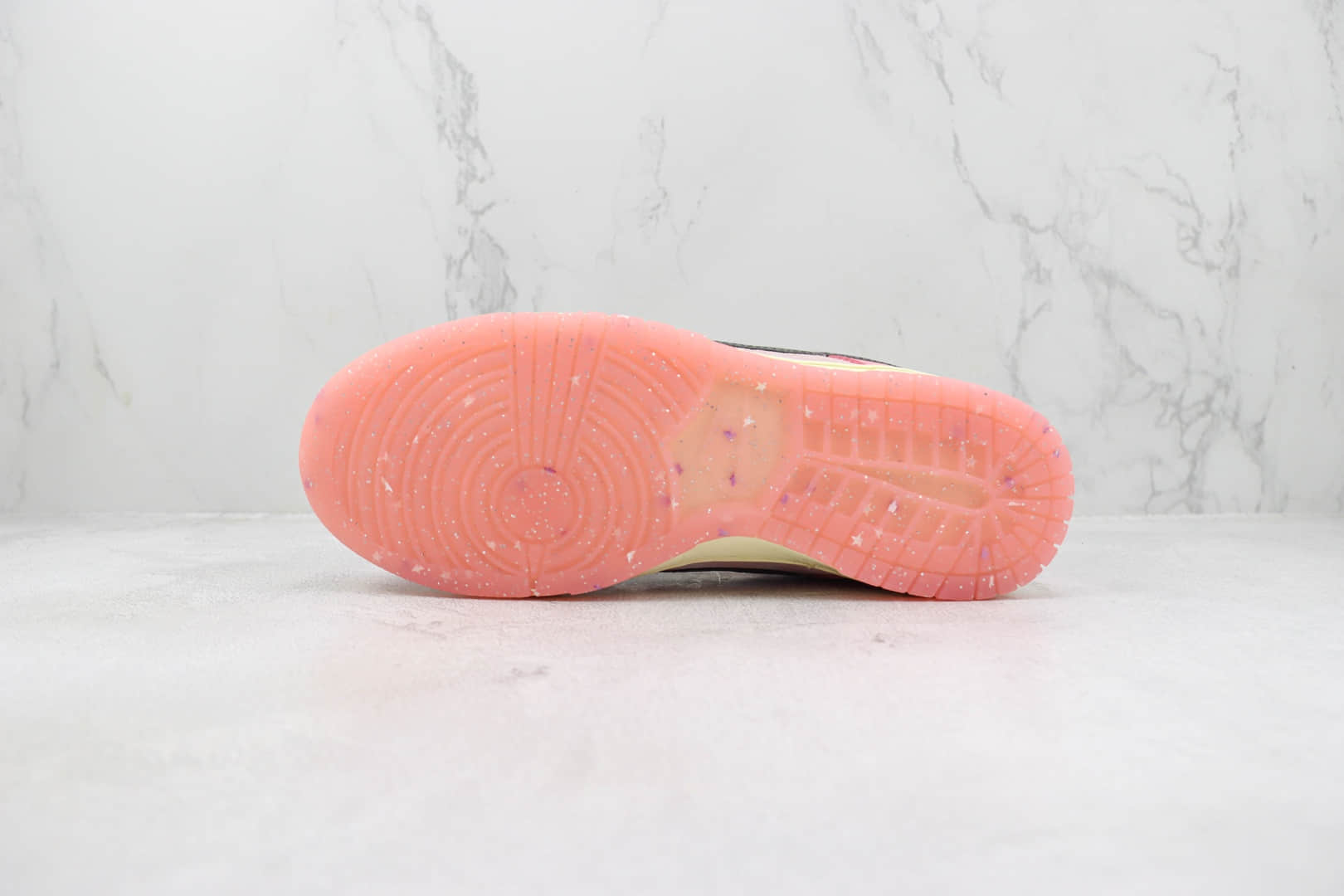 耐克Nike SB Dunk Low “Hot Punch and Pink Foam”纯原版本低帮SB Dunk芭比粉星星印花板鞋 莆田耐克货源 货号:FN8927-621