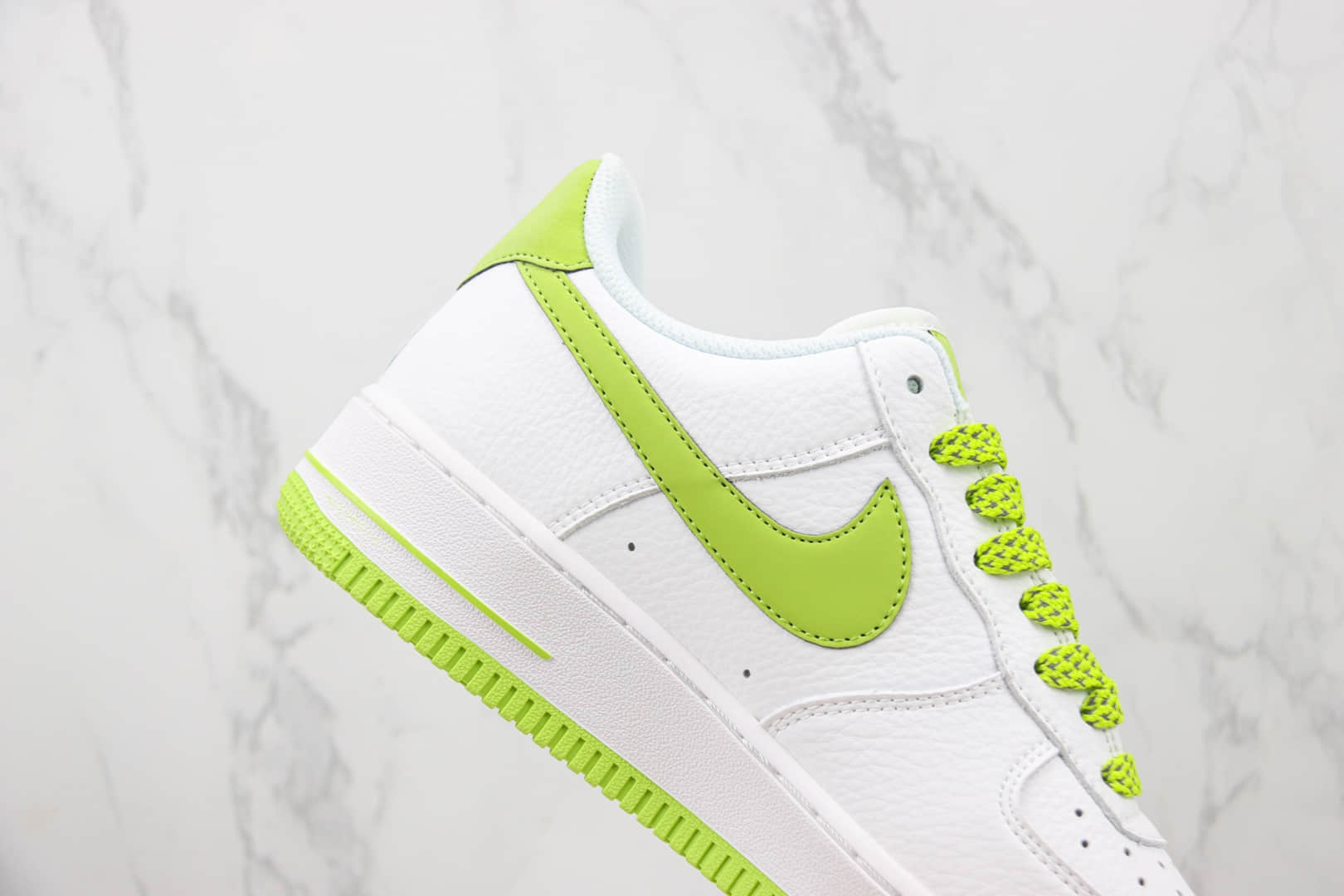 耐克Nike Air Force 1 Low纯原版本空军一号低帮AF1白绿色牛油果绿板鞋 莆田耐克货源 货号:LO1718-058