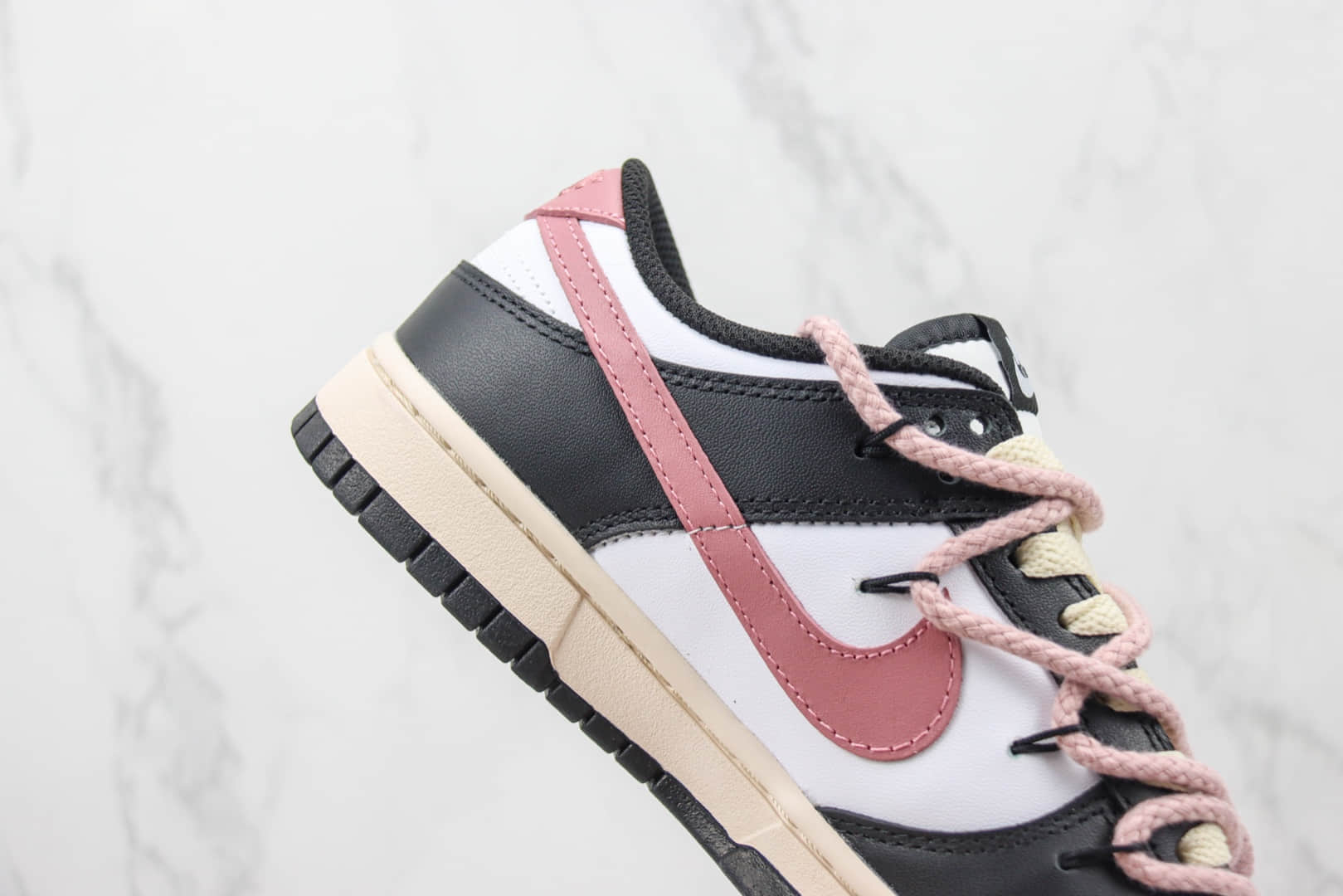 耐克Nike SB Dunk Low纯原版本低帮SB Dunk情人节玫瑰心事绑带板鞋 莆田耐克货源 货号:CW1590-100