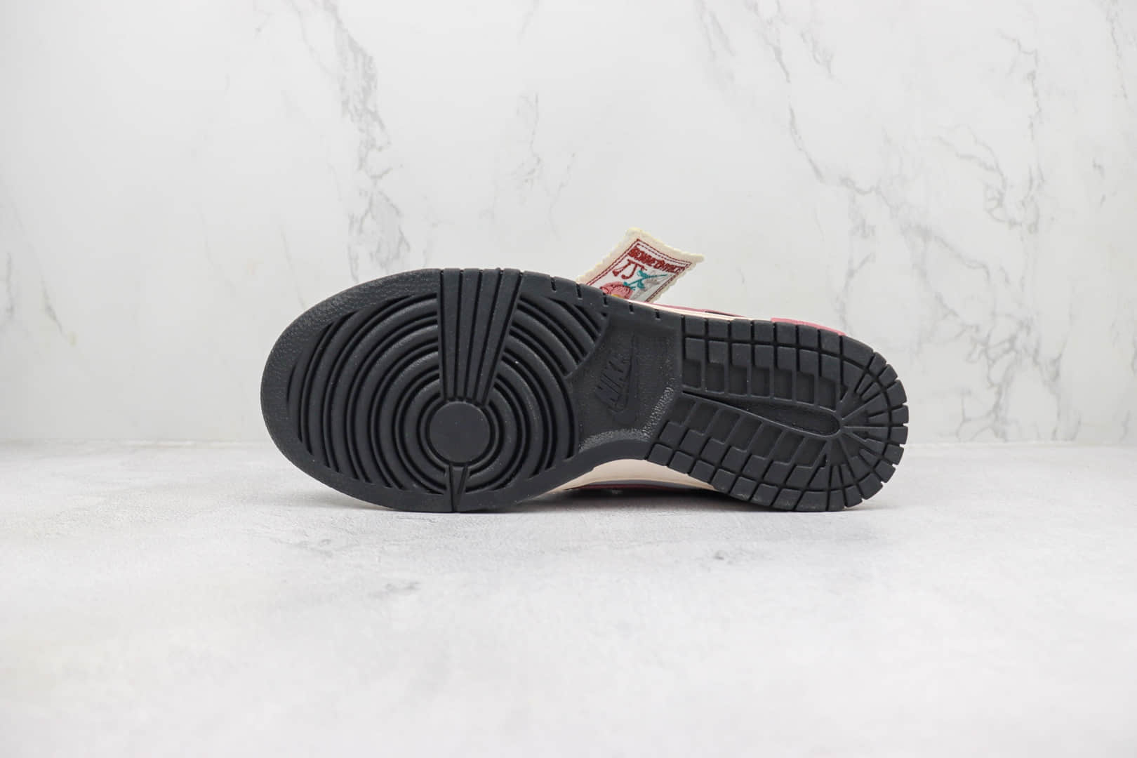 耐克Nike SB Dunk Low纯原版本低帮SB Dunk情人节玫瑰心事绑带板鞋 莆田耐克货源 货号:CW1590-100
