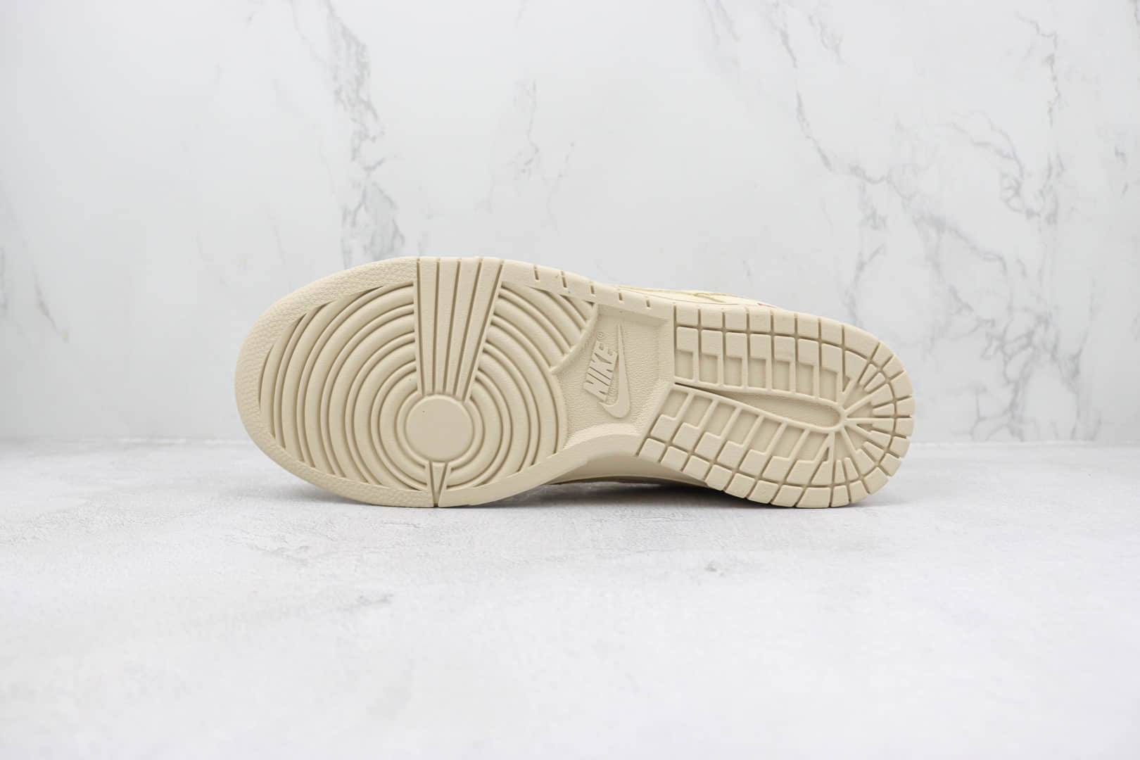 耐克Supreme x Nike SB Dunk Low纯原版本低帮SB Dunk联名Supreme驼色麂皮板鞋 莆田耐克工厂 货号：FC1688-122