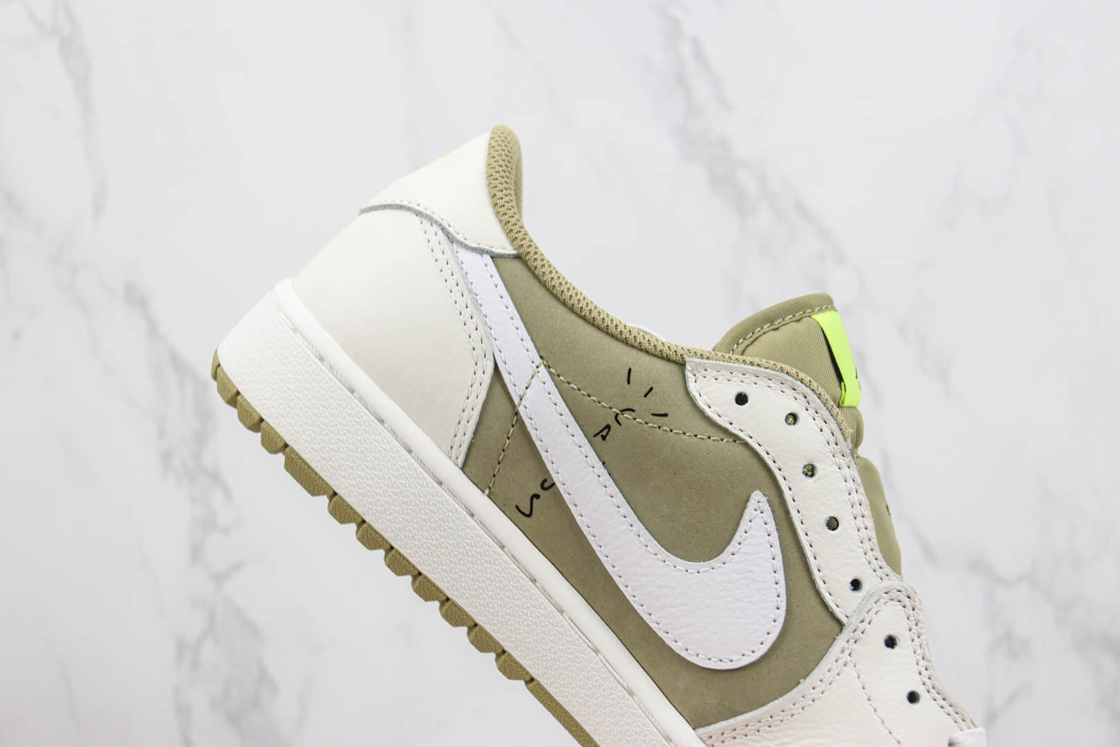 乔丹Travis Scott x Air Jordan 1 Low Golf纯原版本高尔夫AJ1低帮TS联名橄榄绿白黑倒钩板鞋 莆田AJ货源 货号：FZ3124-200