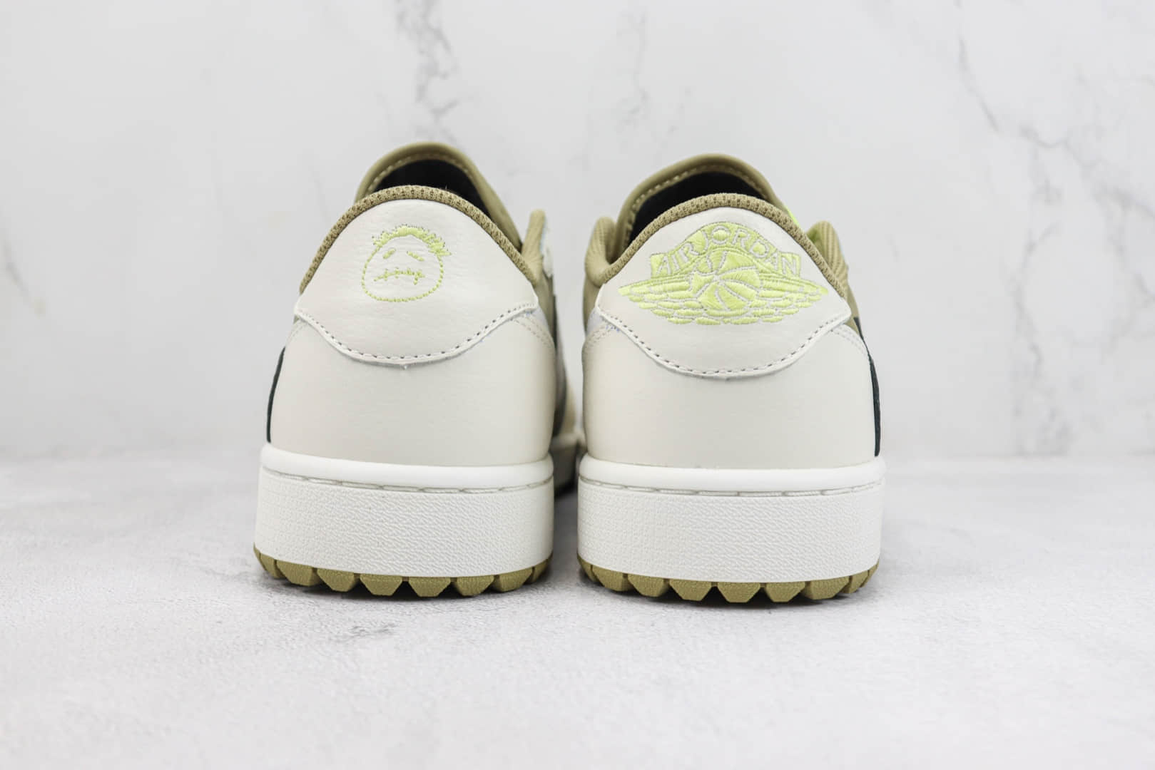 乔丹Travis Scott x Air Jordan 1 Low Golf纯原版本高尔夫AJ1低帮TS联名橄榄绿白黑倒钩板鞋 莆田AJ货源 货号：FZ3124-200