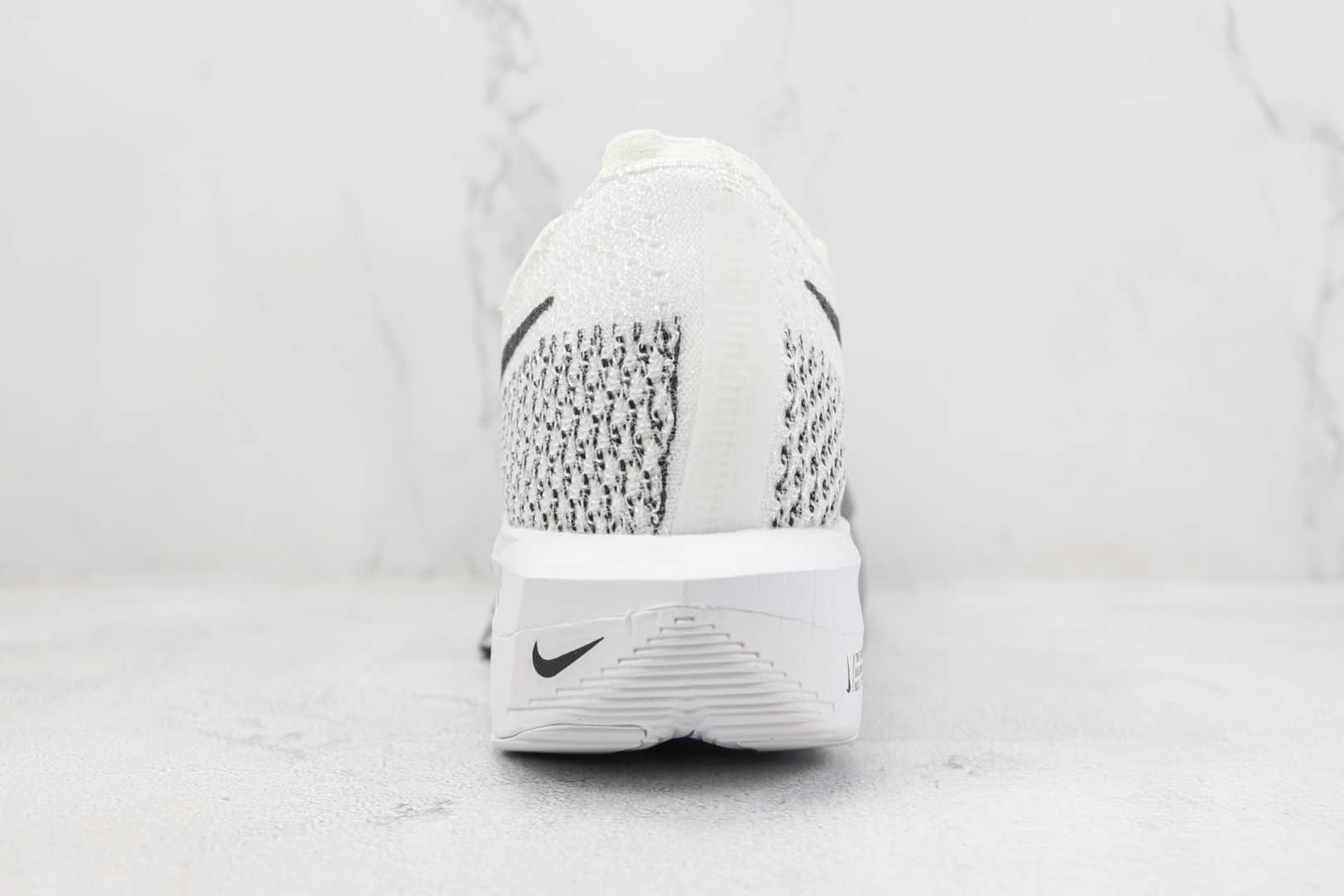 耐克Nike ZoomX Vaporfly NEXT% 3纯原版本破2白灰色专业马拉松超轻缓震跑鞋 莆田耐克货源 货号：DV4129-100