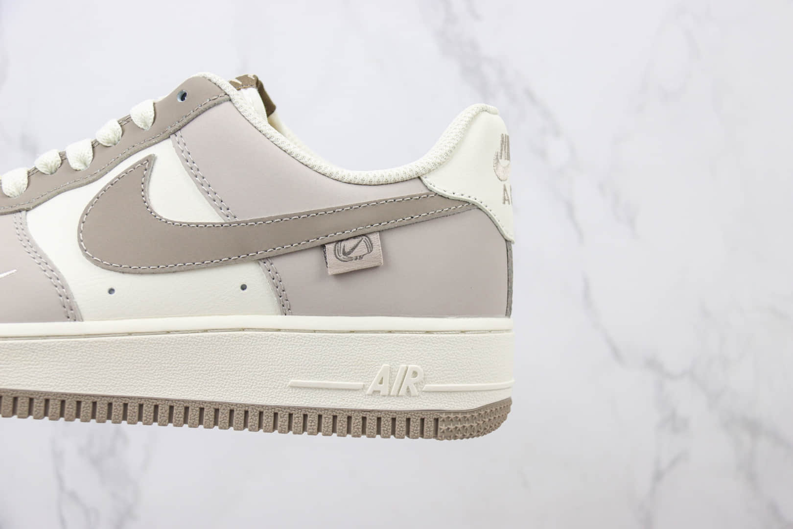耐克Nike Air Force 1 Low纯原版本空军一号低帮AF1卡其拼色板鞋 莆田耐克货源 货号：DB3301-188