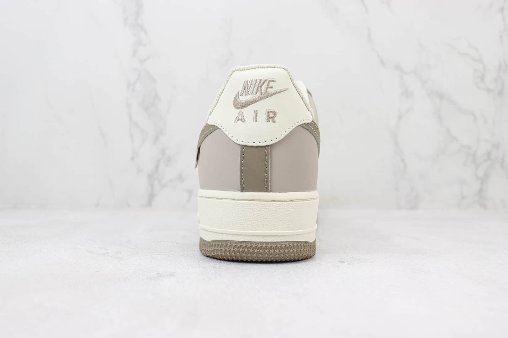 耐克Nike Air Force 1 Low纯原版本空军一号低帮AF1卡其拼色板鞋 莆田耐克货源 货号：DB3301-188