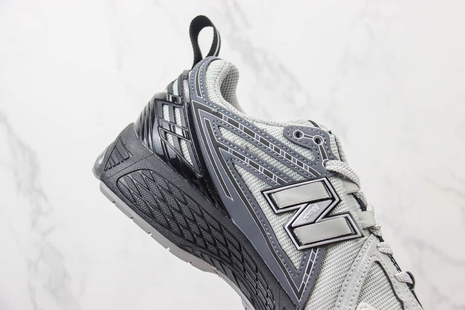 新百伦New Balance 1906纯原版本NB1906黑灰色复古跑鞋 莆田新百伦货源 货号:M1906RHA