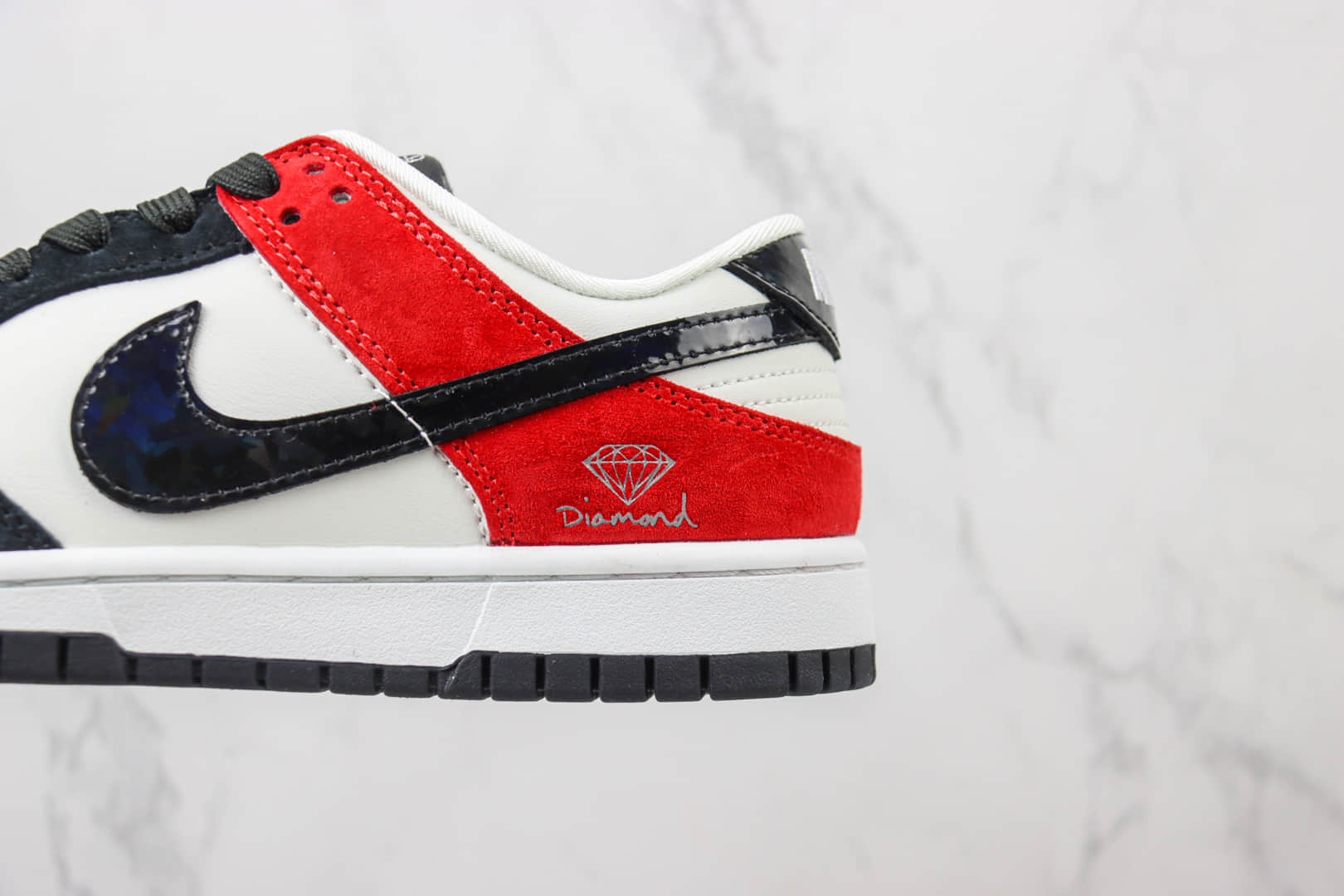 耐克Nike SB Dunk Low纯原版本低帮SB Dunk钻石联名黑白红板鞋 莆田耐克货源 货号:FC1688-124