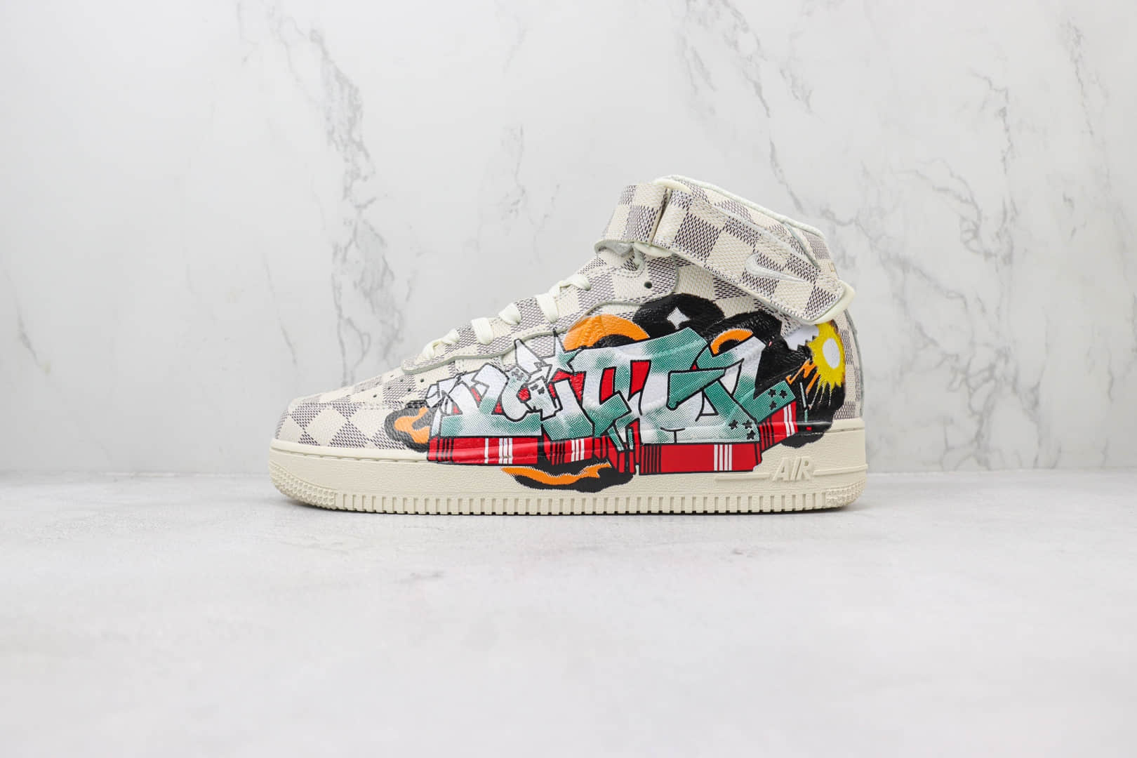 耐克Louis Vuitton x Nike Air Force 1 Mid纯原版本路易威登LV联名空军一号棋盘格中帮AF1涂鸦印花板鞋 莆田天花板AF1 货号:1A9V36