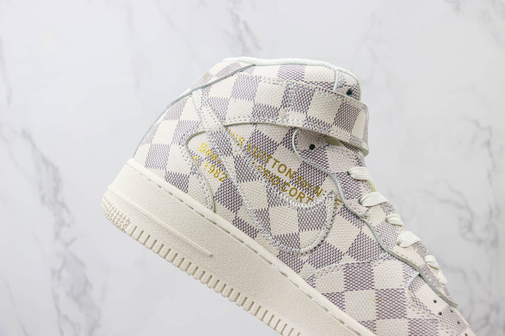 耐克Louis Vuitton x Nike Air Force 1 Mid纯原版本路易威登LV联名空军一号棋盘格中帮AF1涂鸦印花板鞋 莆田天花板AF1 货号:1A9V36