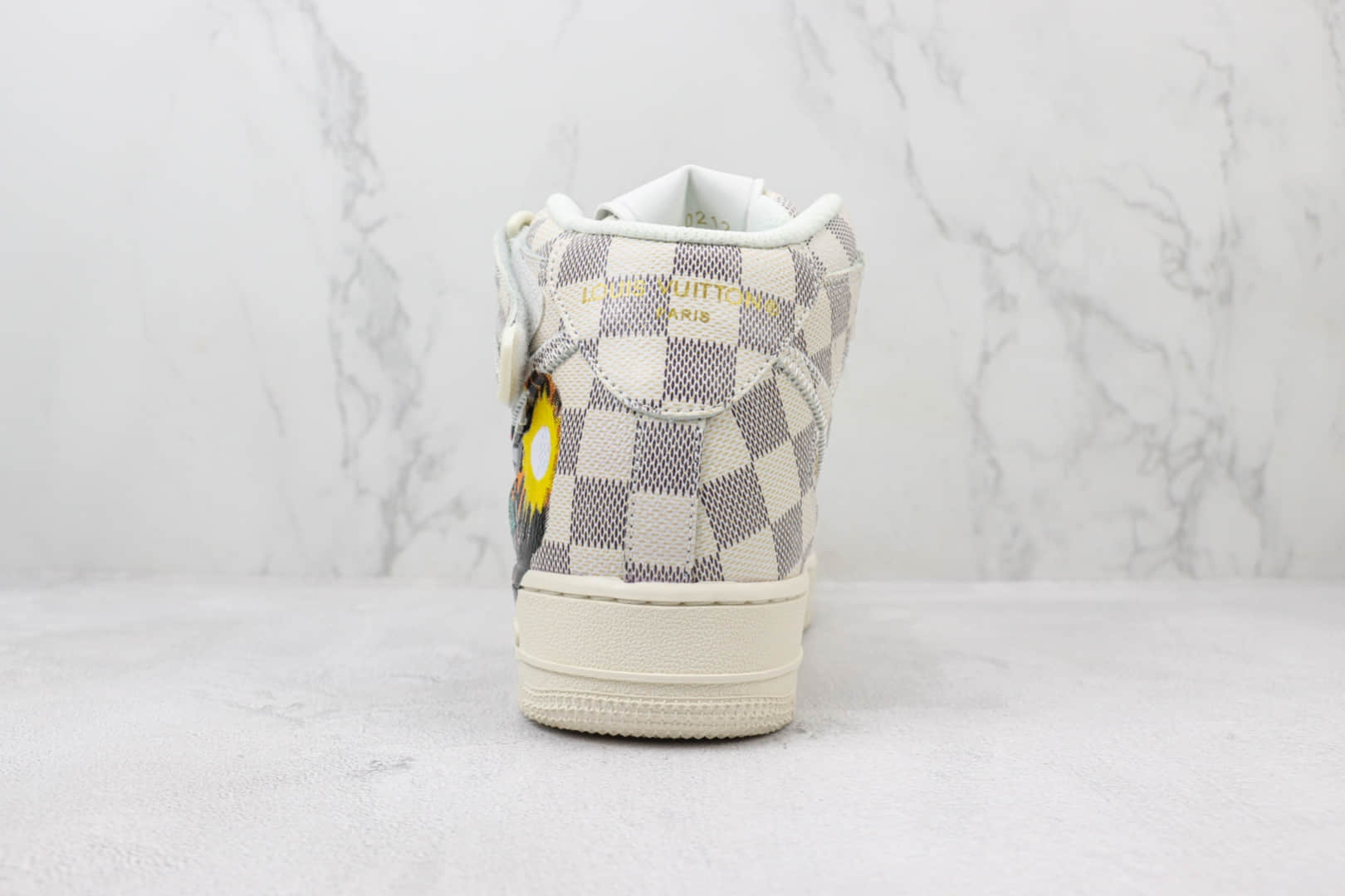 耐克Louis Vuitton x Nike Air Force 1 Mid纯原版本路易威登LV联名空军一号棋盘格中帮AF1涂鸦印花板鞋 莆田天花板AF1 货号:1A9V36
