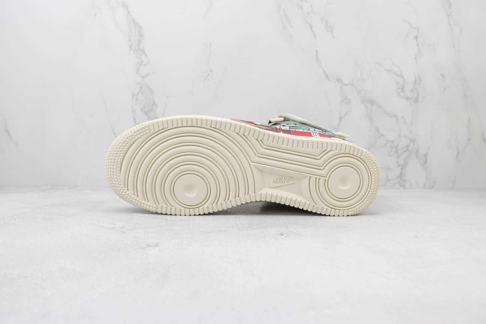 耐克Louis Vuitton x Nike Air Force 1 Mid纯原版本路易威登LV联名空军一号棋盘格中帮AF1涂鸦印花板鞋 莆田天花板AF1 货号:1A9V36