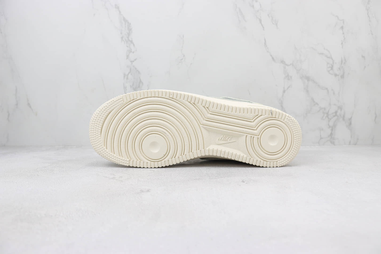 耐克Nike Air Force 1 Mid纯原版本空军一号中帮AF1米灰满天星板鞋 莆田耐克工厂 货号:BY6899-691