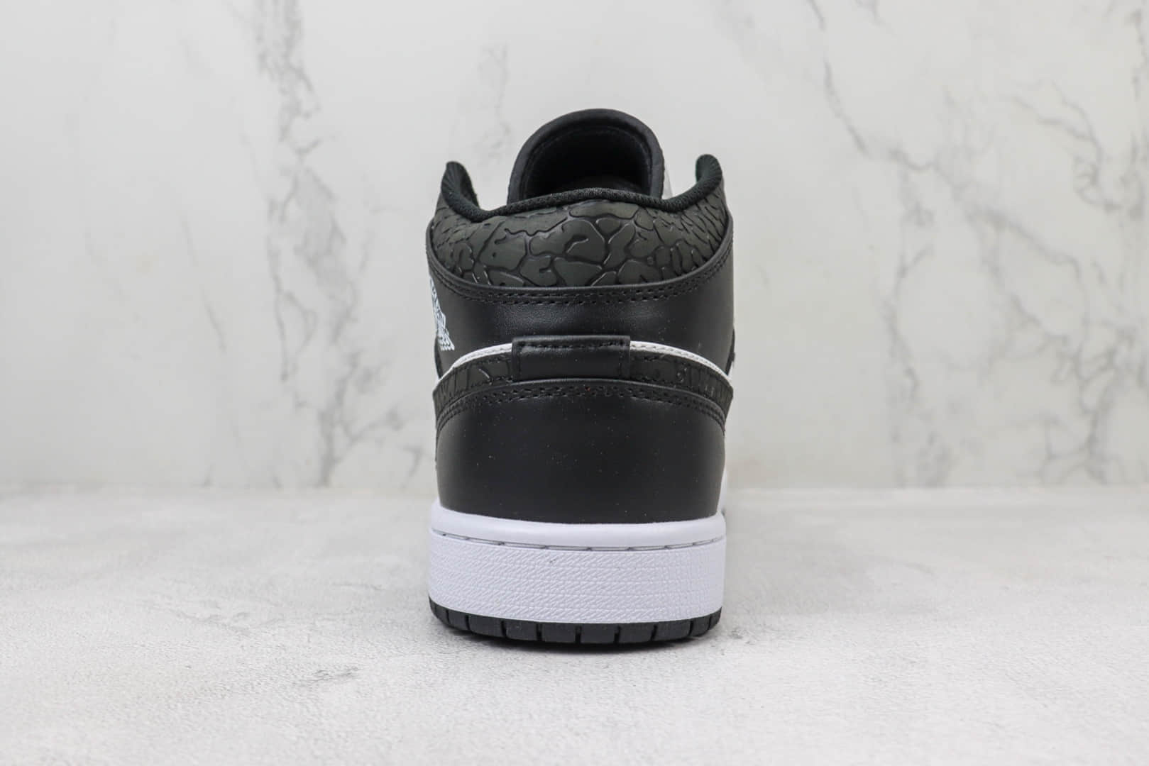 乔丹Air Jordan 1 Mid纯原版本中帮AJ1黑白爆裂纹篮球鞋 莆田AJ货源 货号：FB9911-001